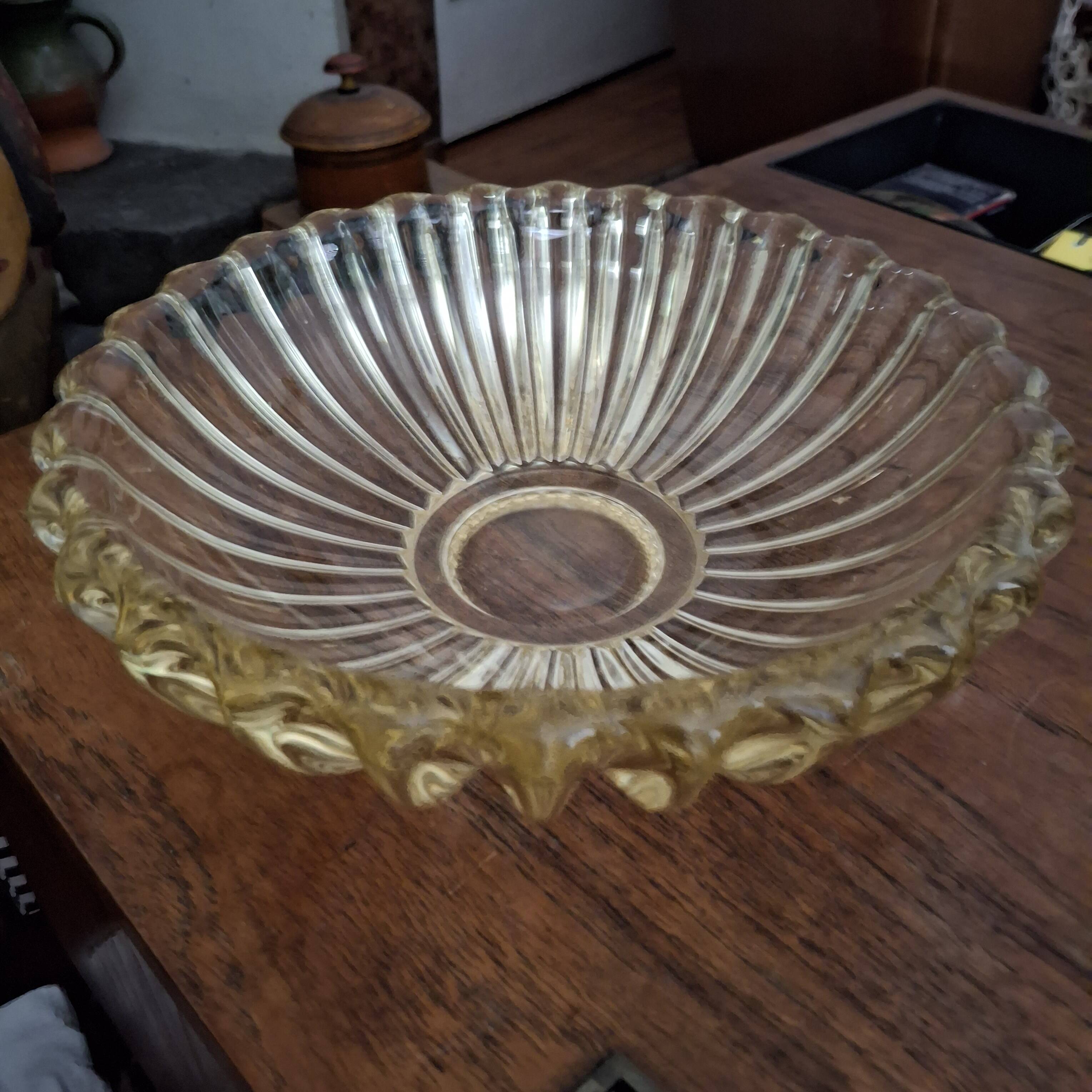 Large glass dish signed Pierre d'Avesn.
