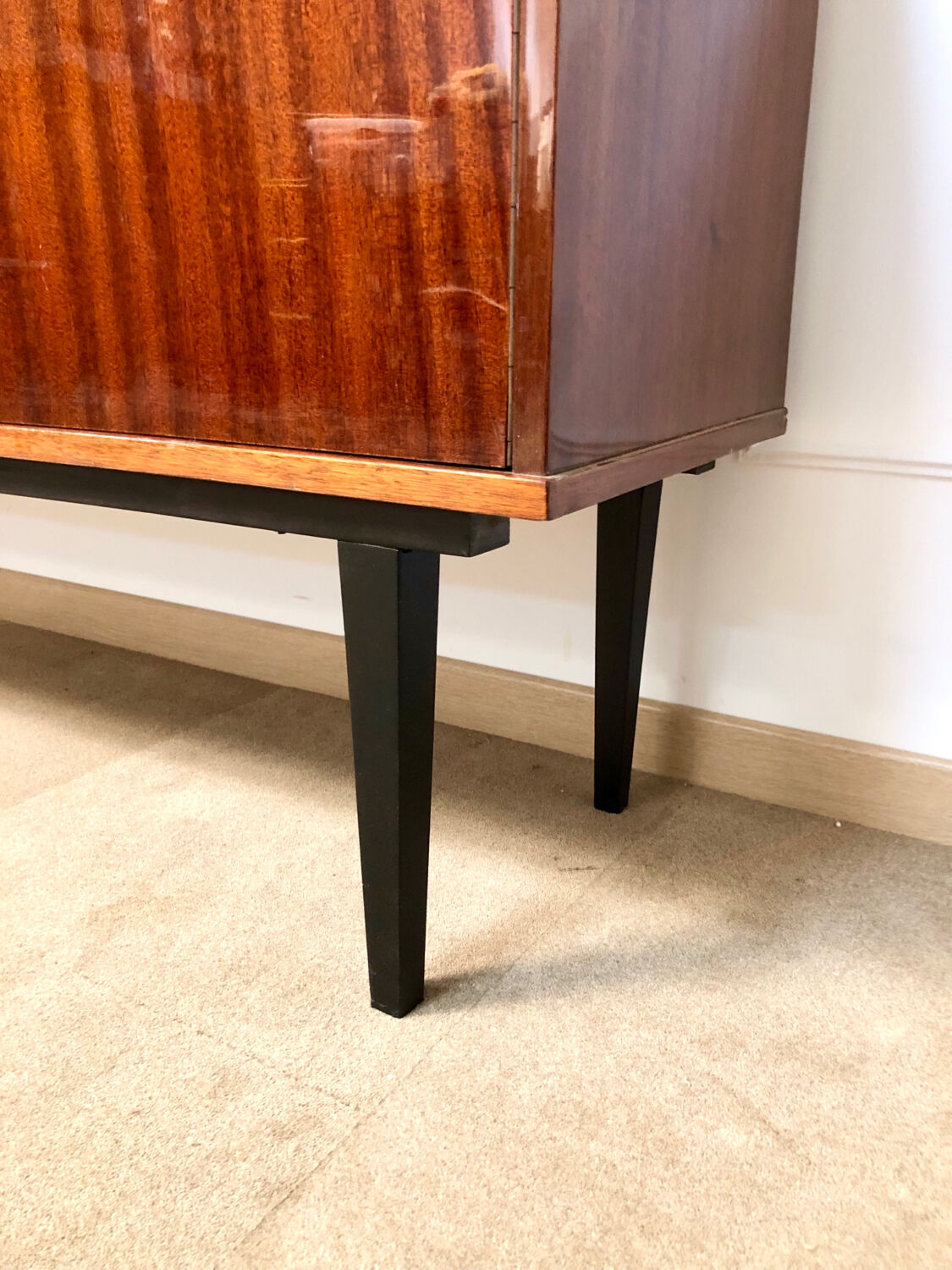 Vintage showcase row