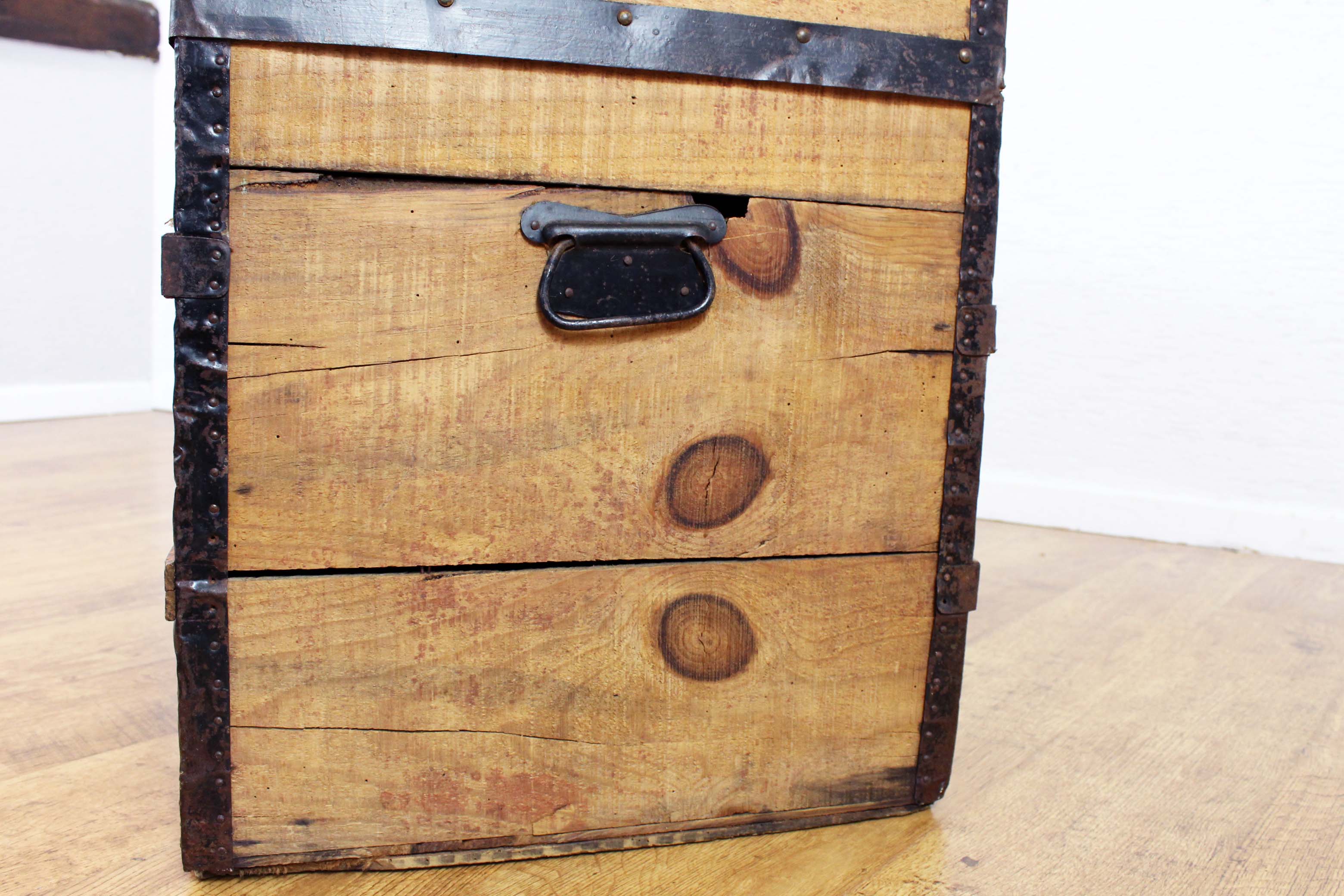 Bomb chest or trunk of trip of the century
