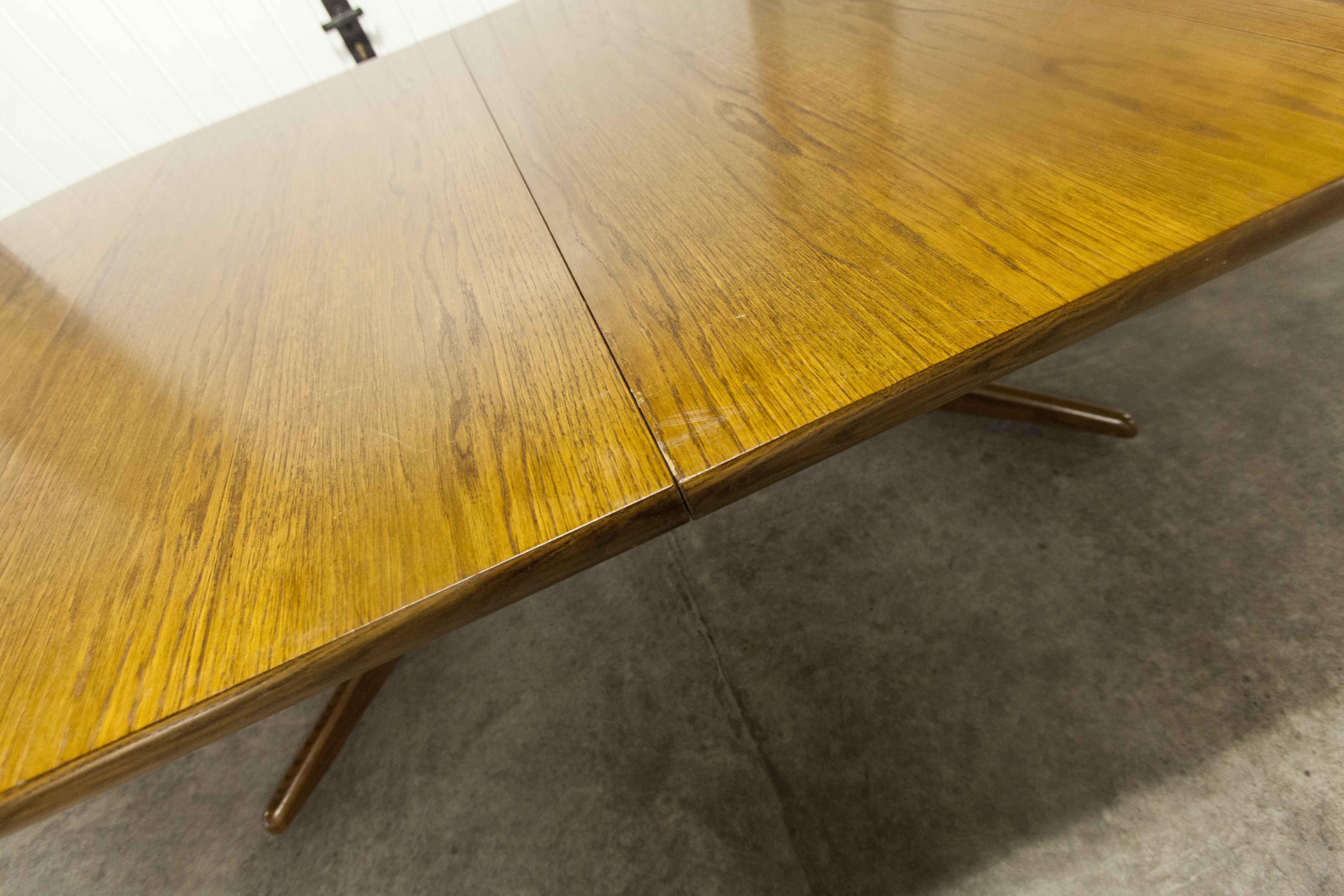 Roundtable 80's 2 solid wood extensions