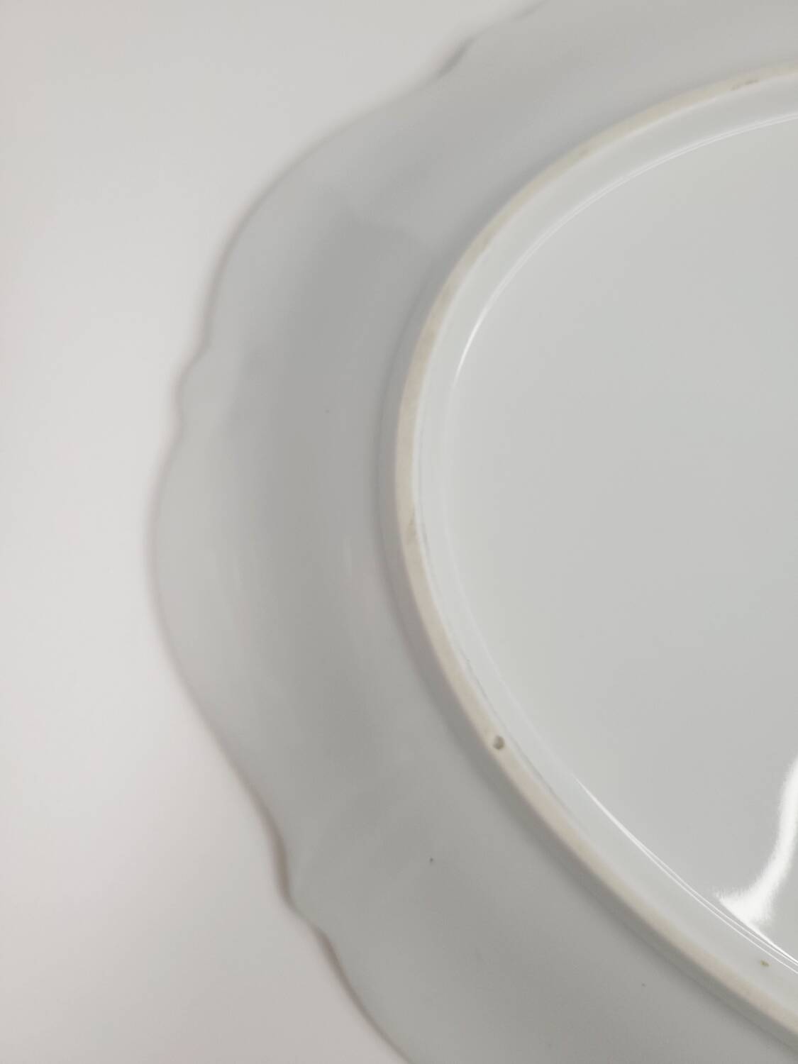 Large oval antique dish in gilded porcelain – Tirschenreuth, Bavaria –