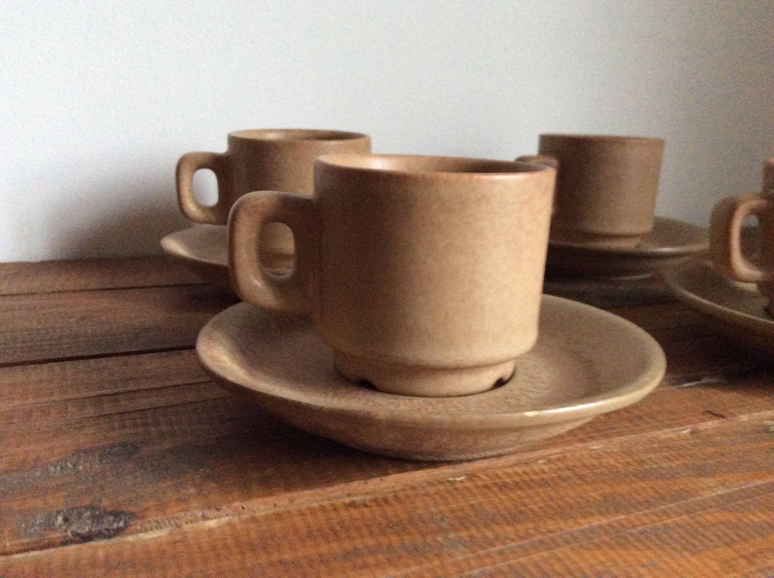 4 stoneware coffee cups