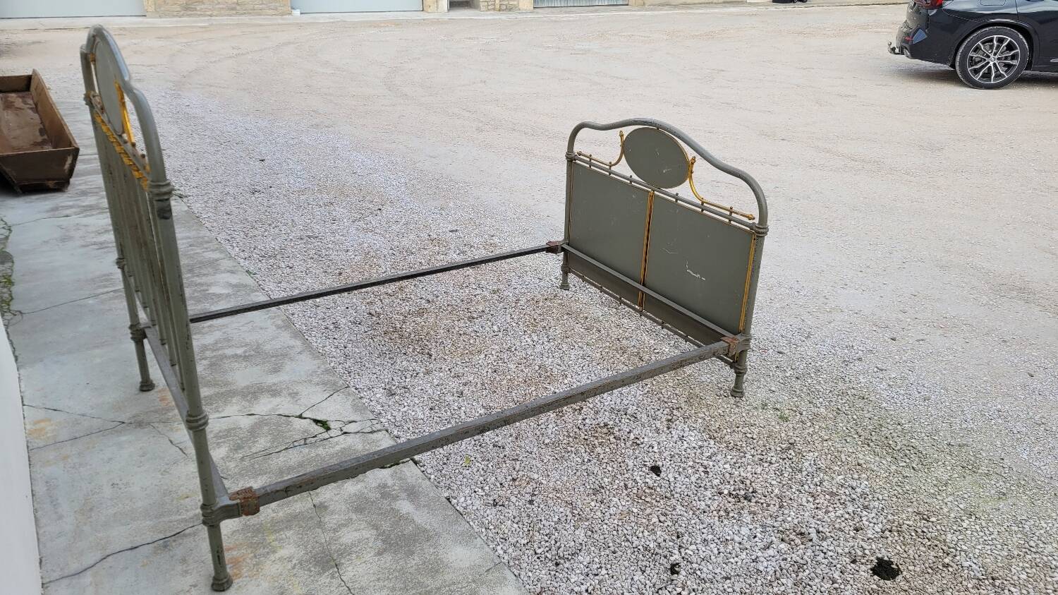Cast iron bed decorated with flowers from the 19th century