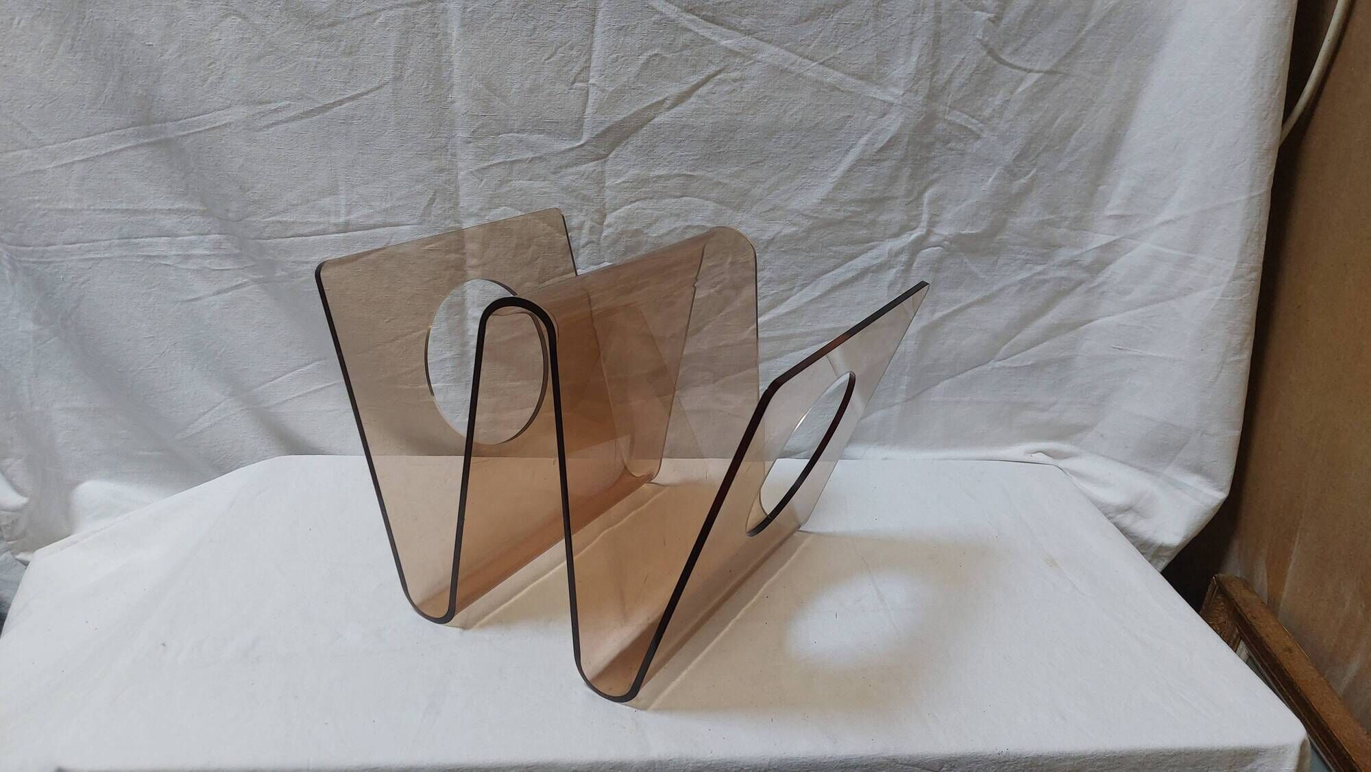 Magazine rack by Michel Dumas for Roche Bobois in smoked plexiglass, 1970s.