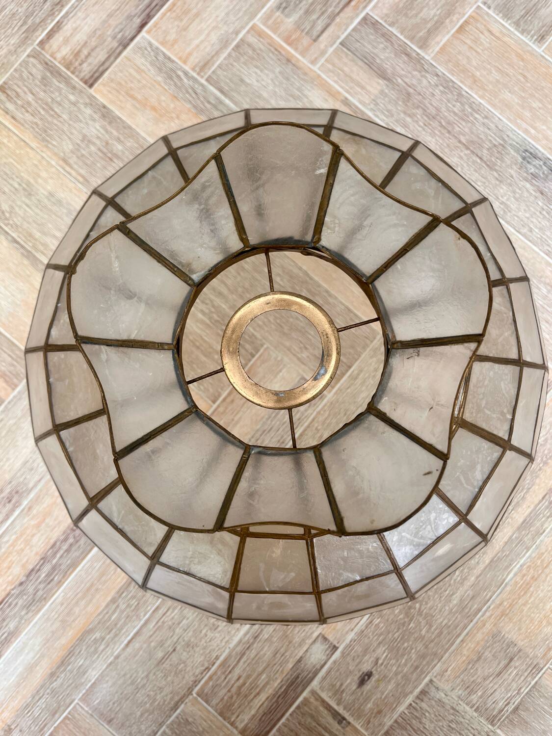 Mimosa mother-of-pearl pendant light