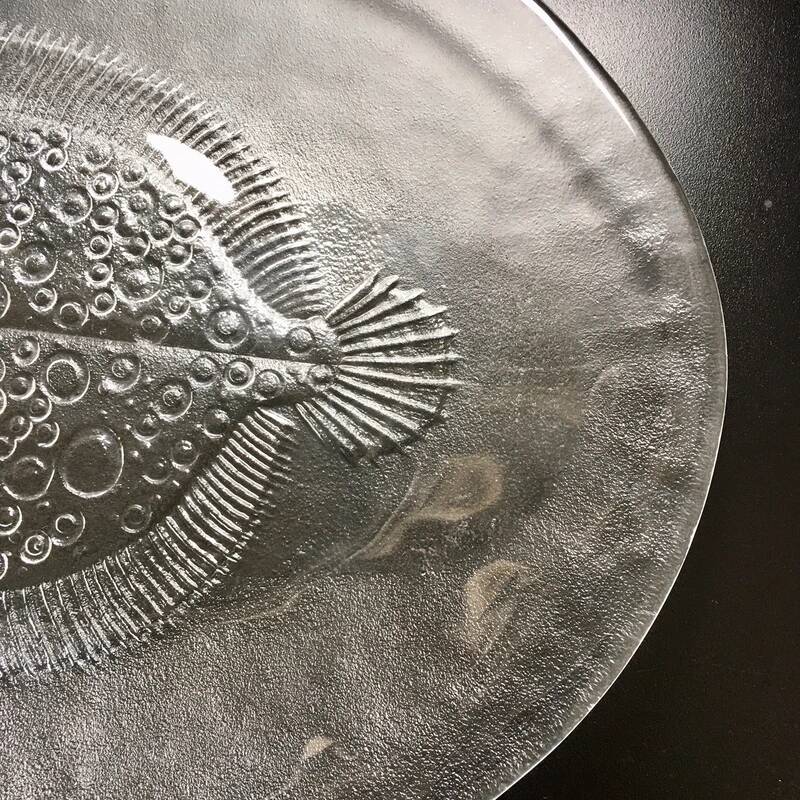 Vintage glass fish plate 32 x 25 cm