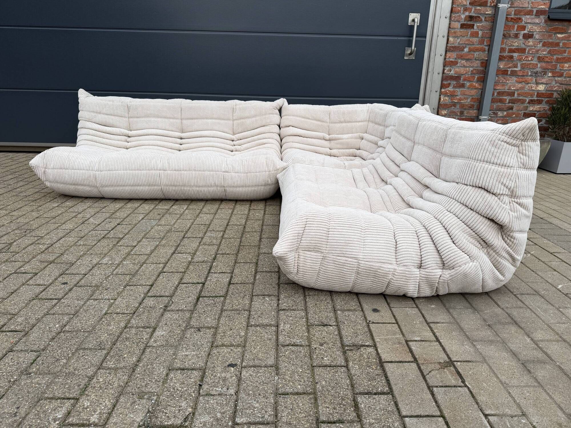 Original ligne roset togo set 3z, 2z + corner beige corduroy in new condition!!