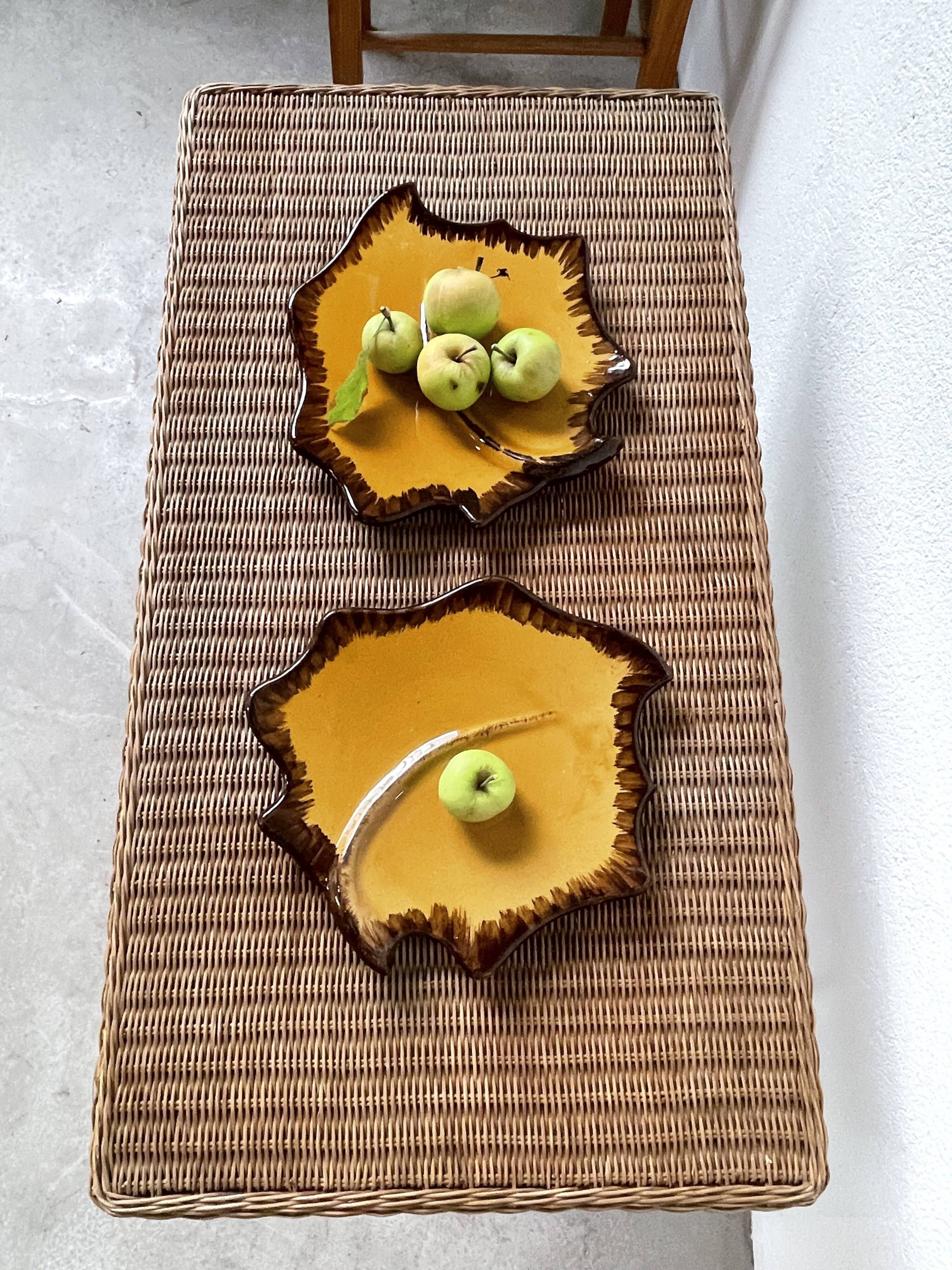 2 assiettes « feuille » céramique jaune