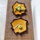 2 assiettes « feuille » céramique jaune