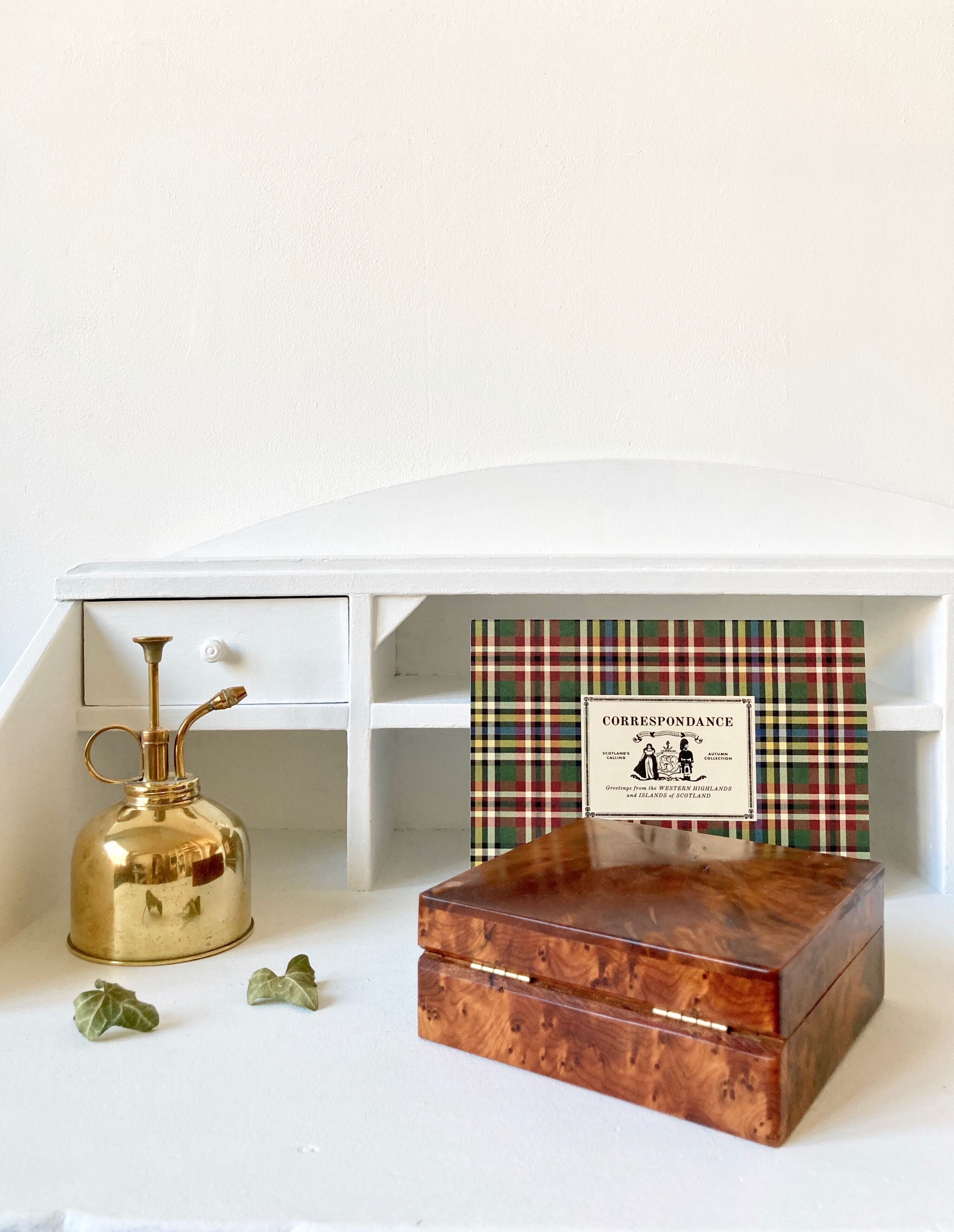 Magnifying glass wooden box