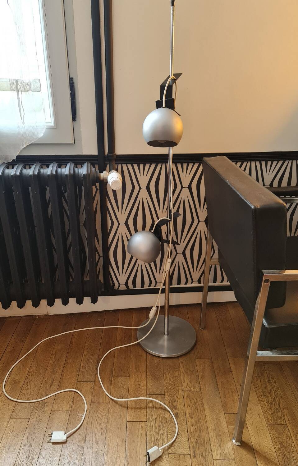 Two-light floor lamp with removable magnetic Eyes Ball.