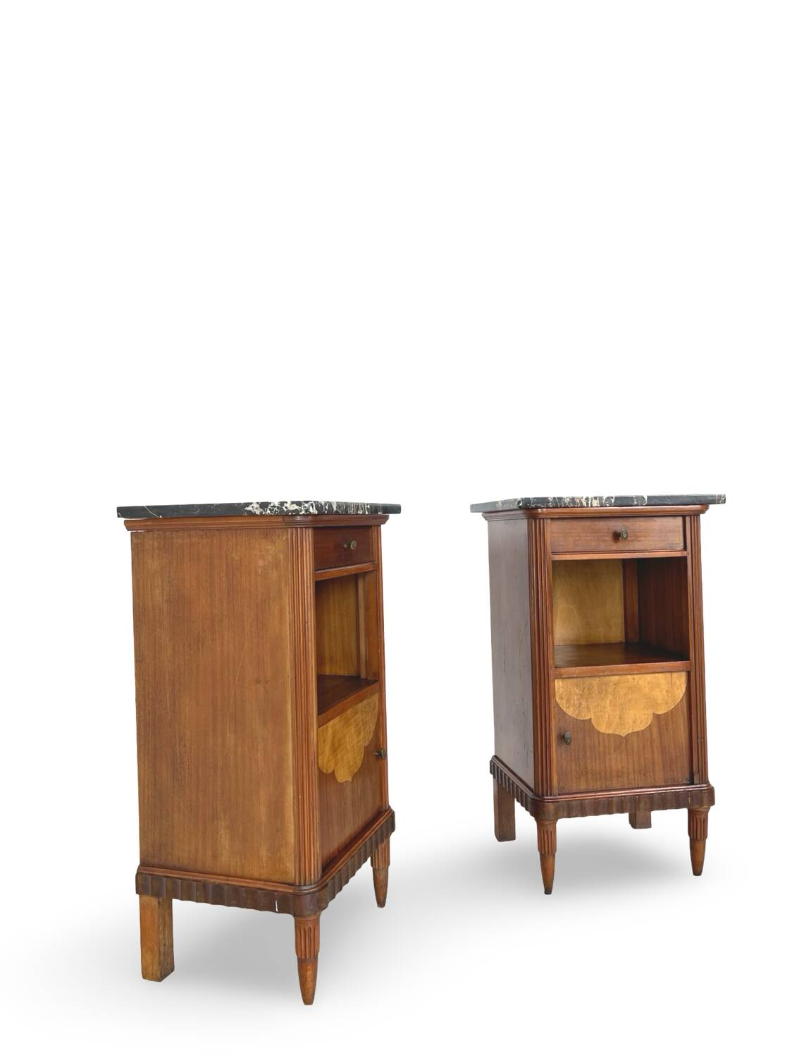 Tables de chevet italiennes en placage d'acajou avec de splendides