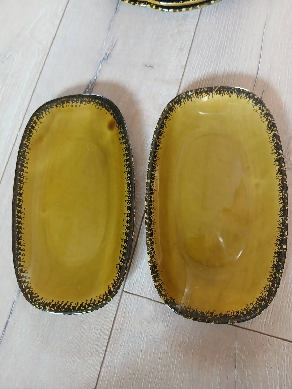 8 old GIEN oyster plates + 2 serving dishes