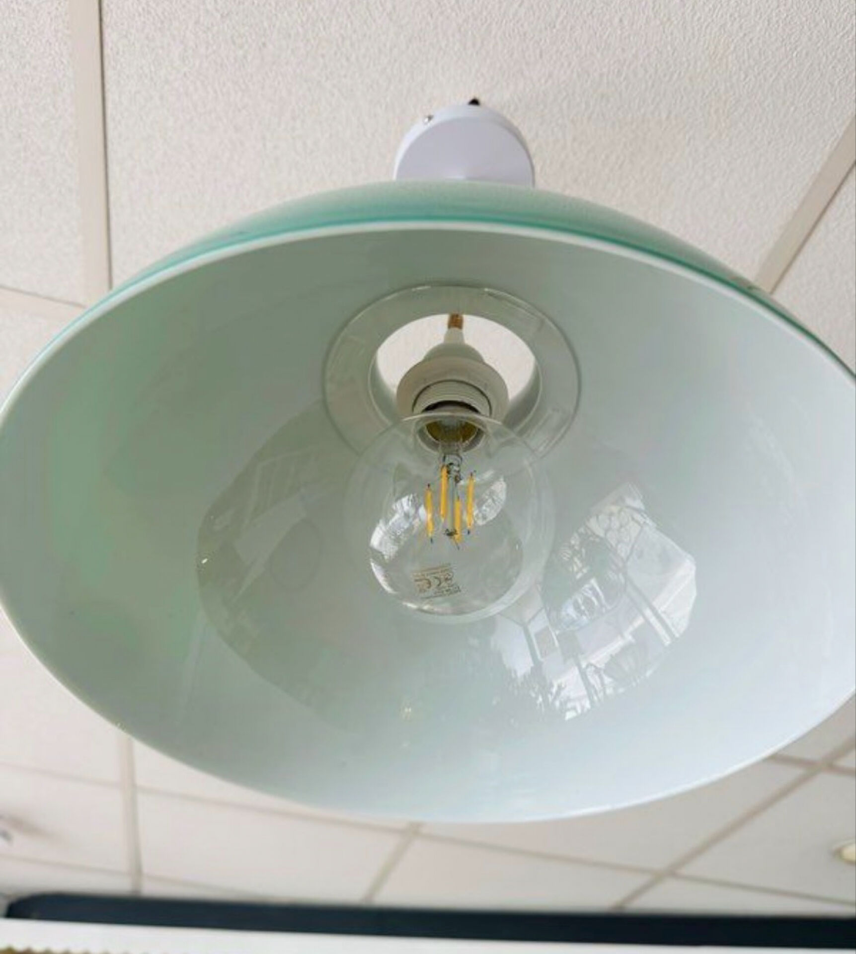 Opaline vintage green water suspension