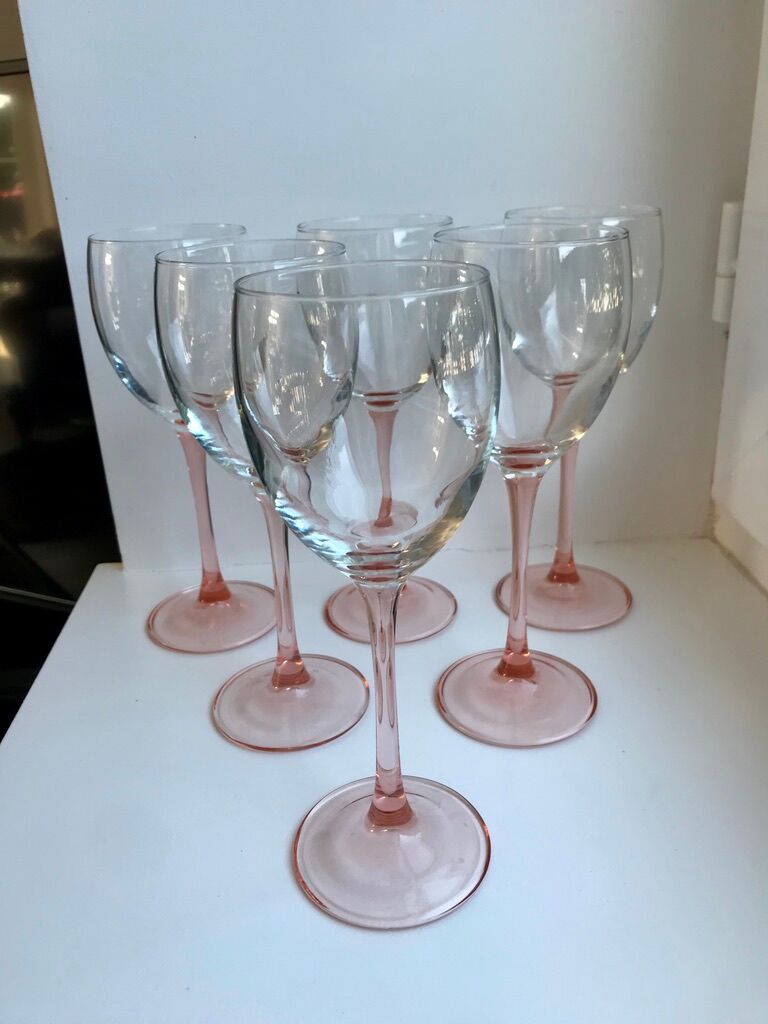 Lot de 6 verres à vin à pieds rose années 70