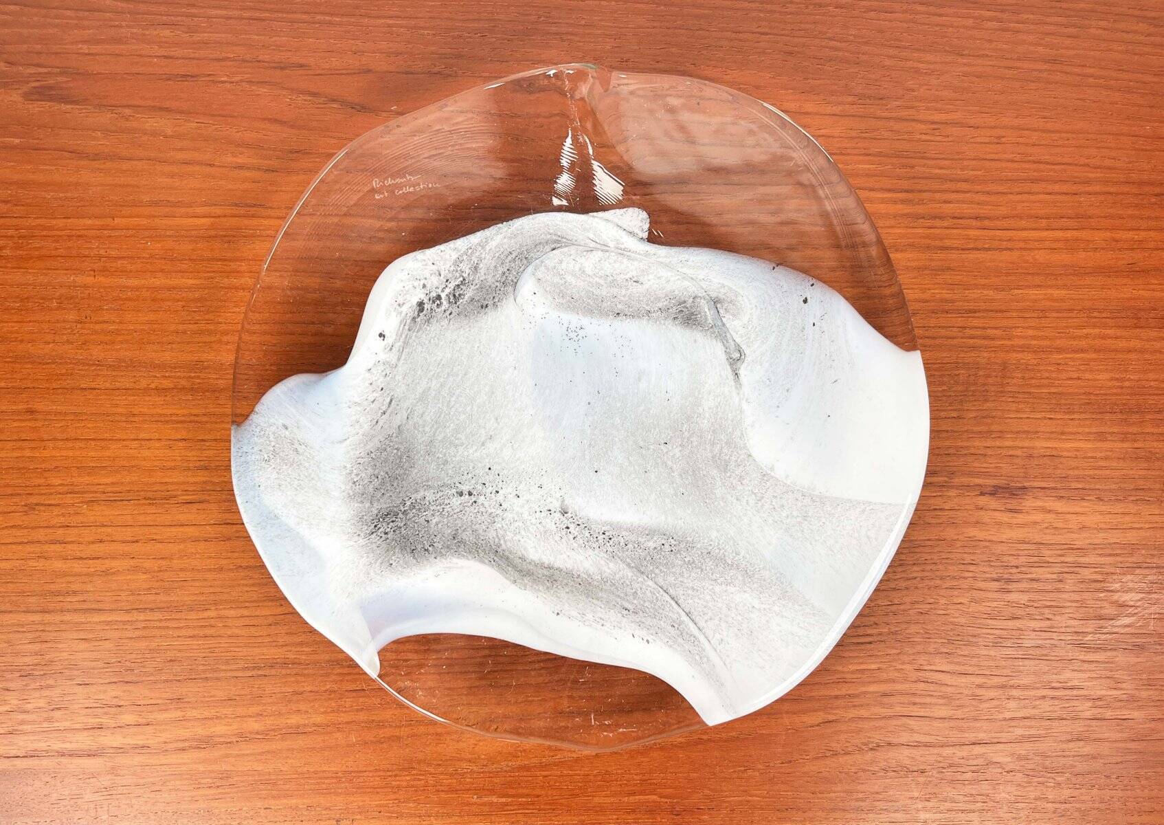 Vintage German glass plate or bowl by Hans Jürgen Richartz for Richartz Art Collection, Mathildenhütte, Solingen, Germany.