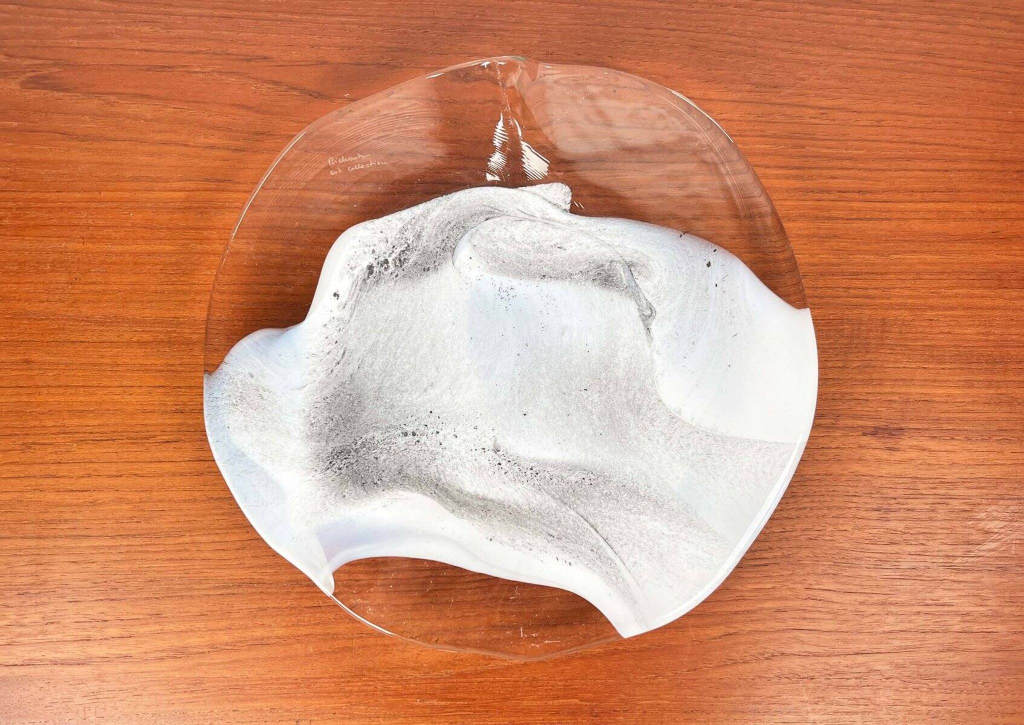 Vintage German glass plate or bowl by Hans Jürgen Richartz for Richartz Art Collection, Mathildenhütte, Solingen, Germany.