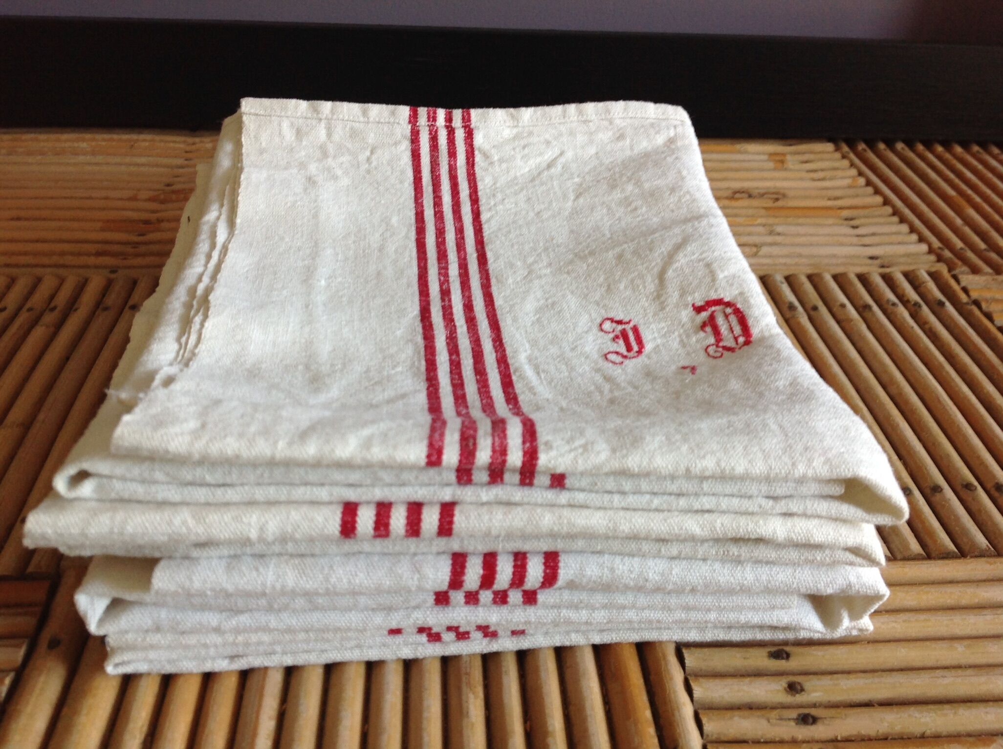 4 linen tea towels