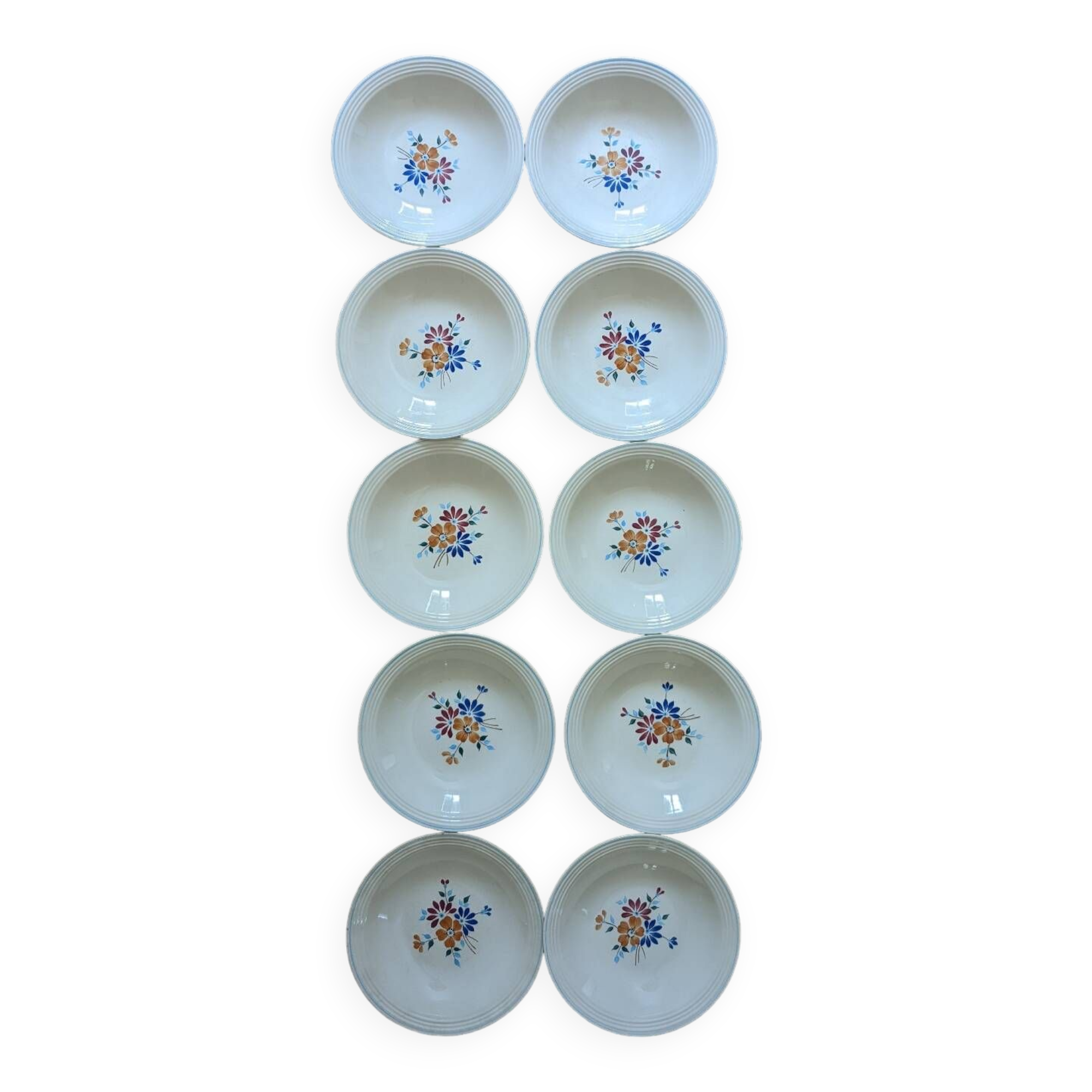 10 Saint Amand Yolande soup plates