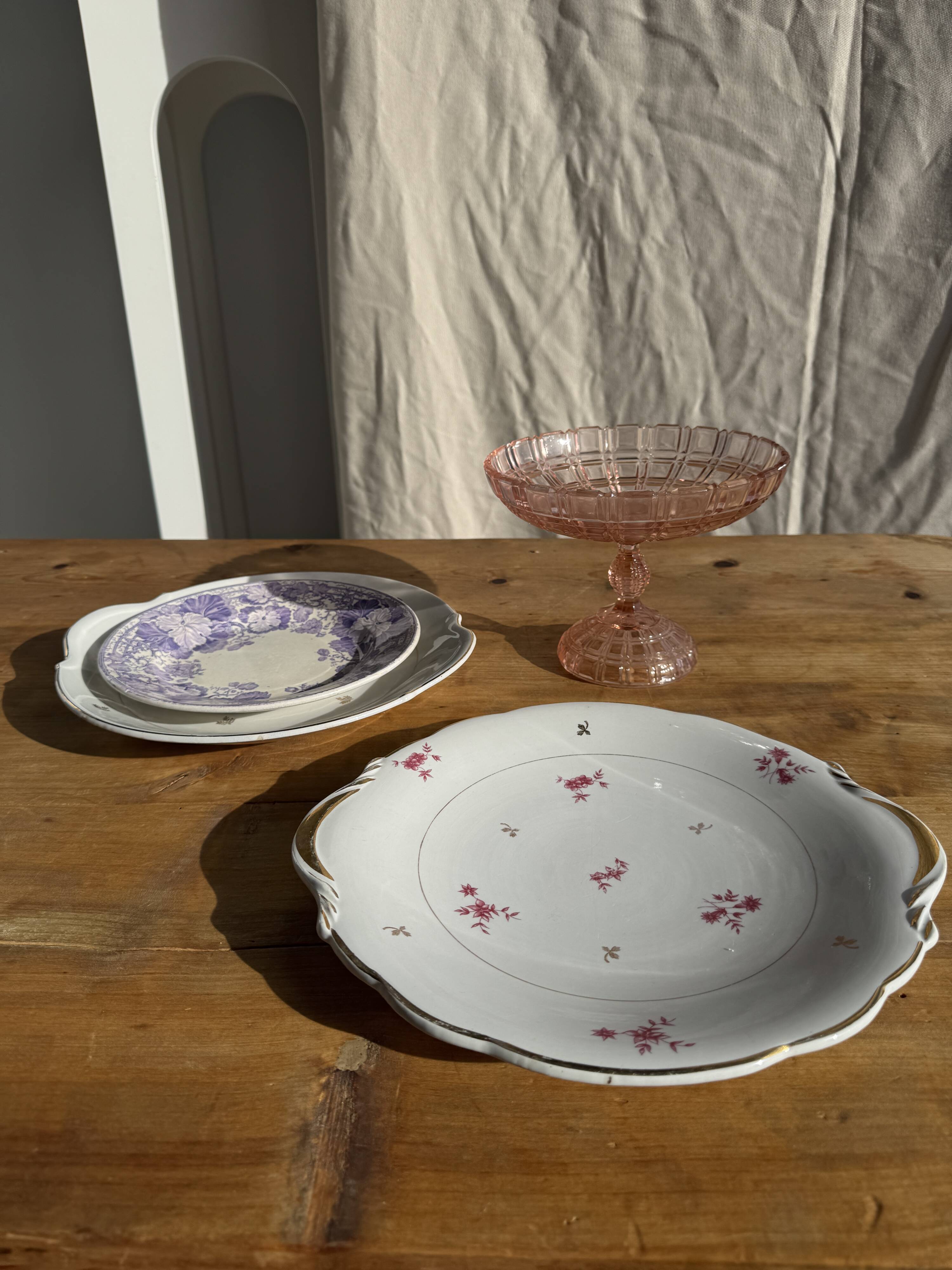 Old pie dish with 2 handles, golden wheat patterns, D28.