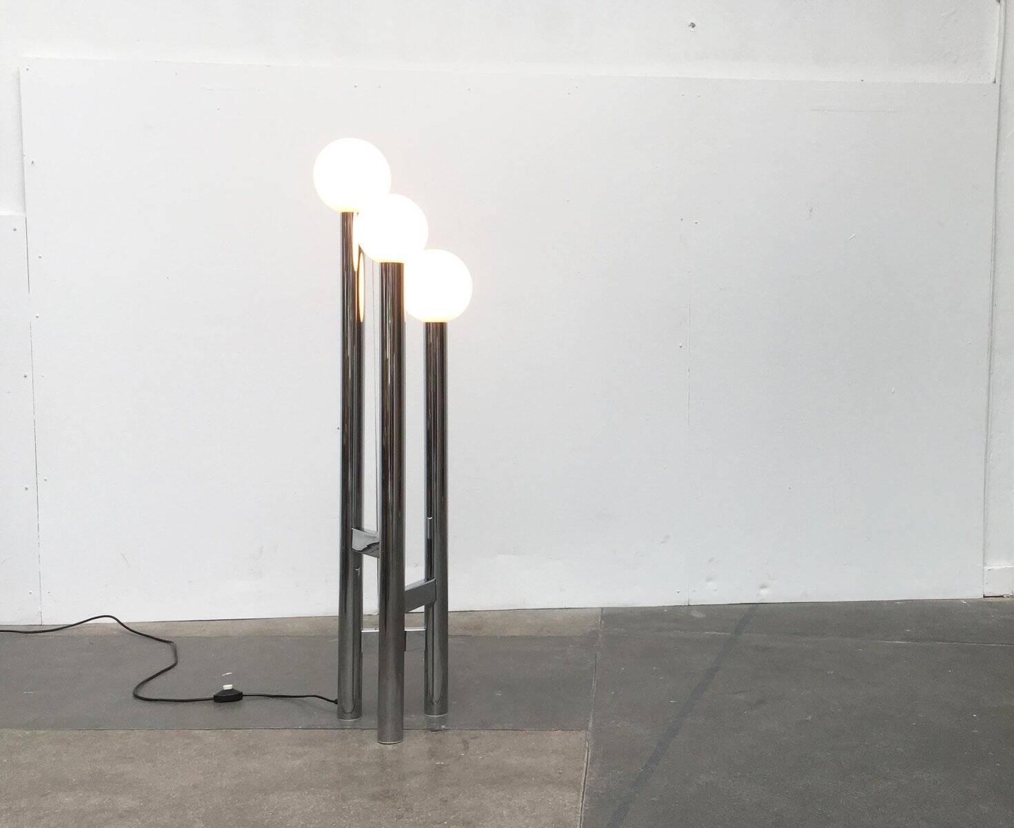 Vintage German floor lamp from the 1970s in glass and metal.