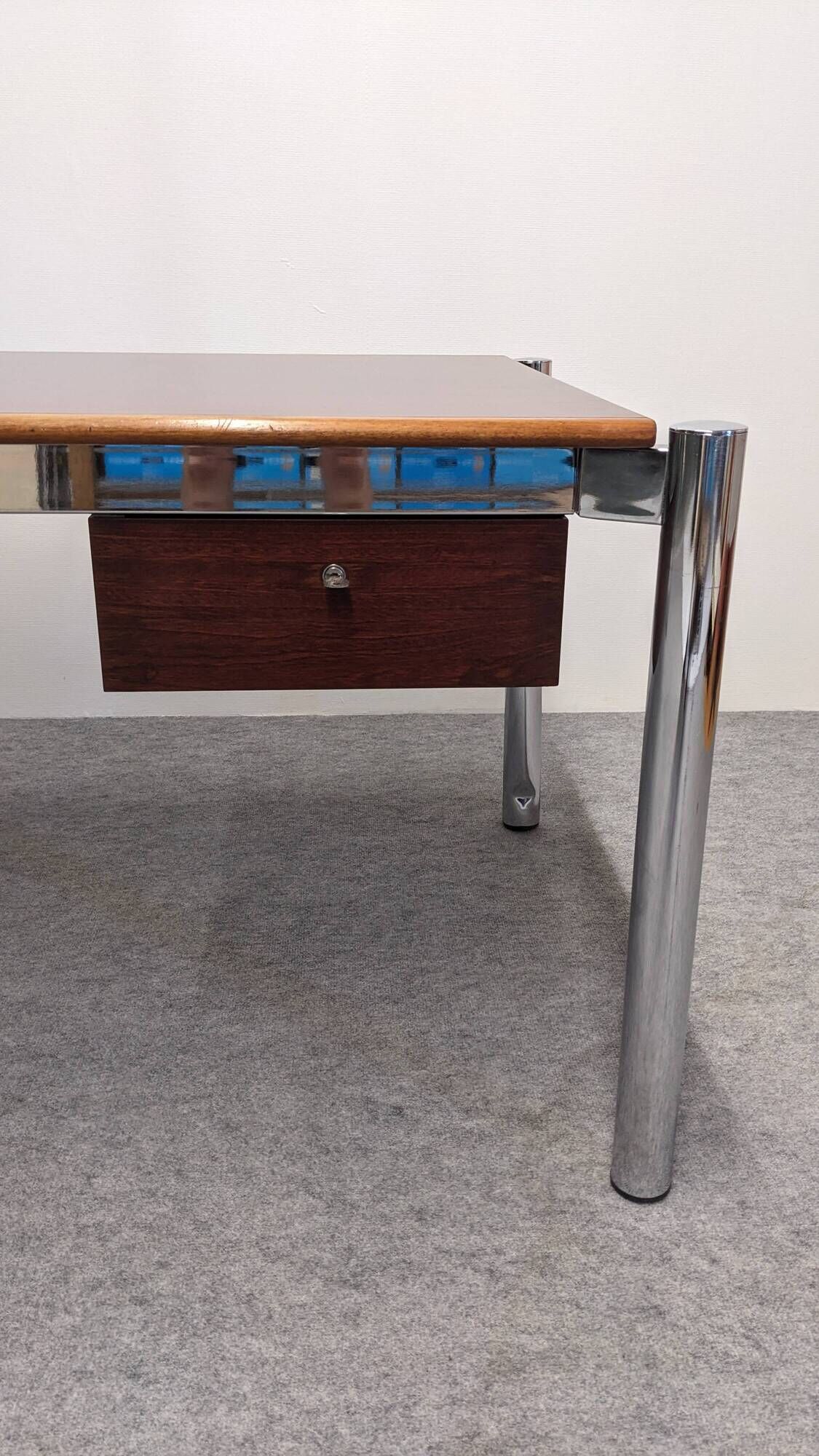 Modernist rosewood pedestal desk, Italy circa 1970