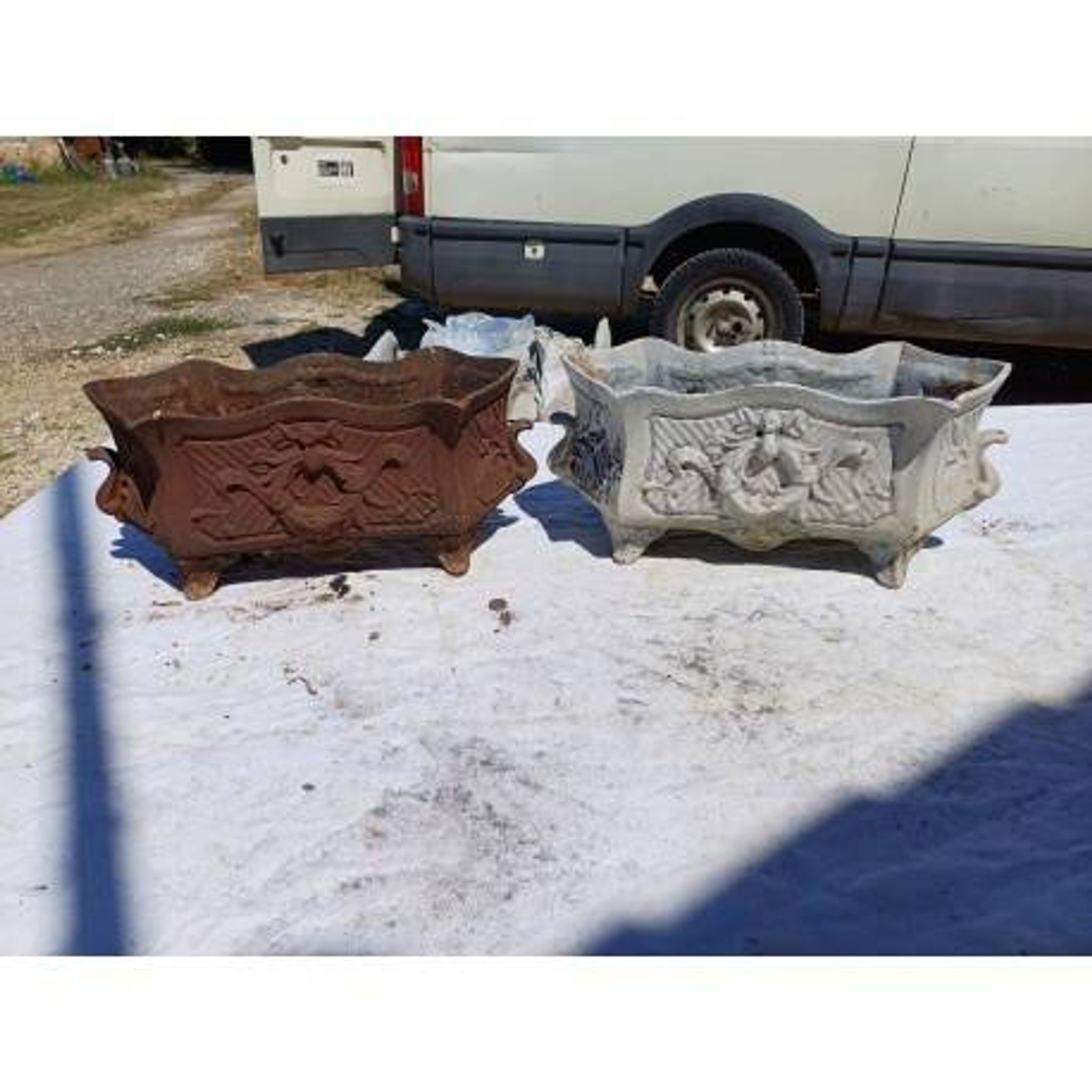 Pair of 1900 cast iron planters from Charleville-Mézières in rococo style