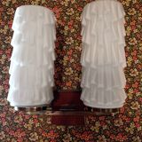 Paire d'appliques en laiton et verre