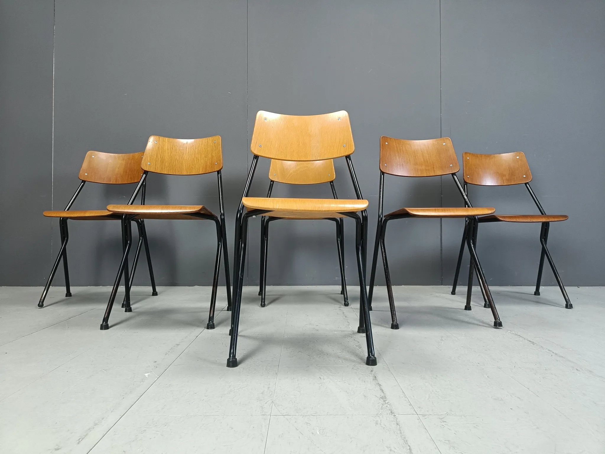 Chaises de salle à manger en contreplaqué post-moderne, années 1970