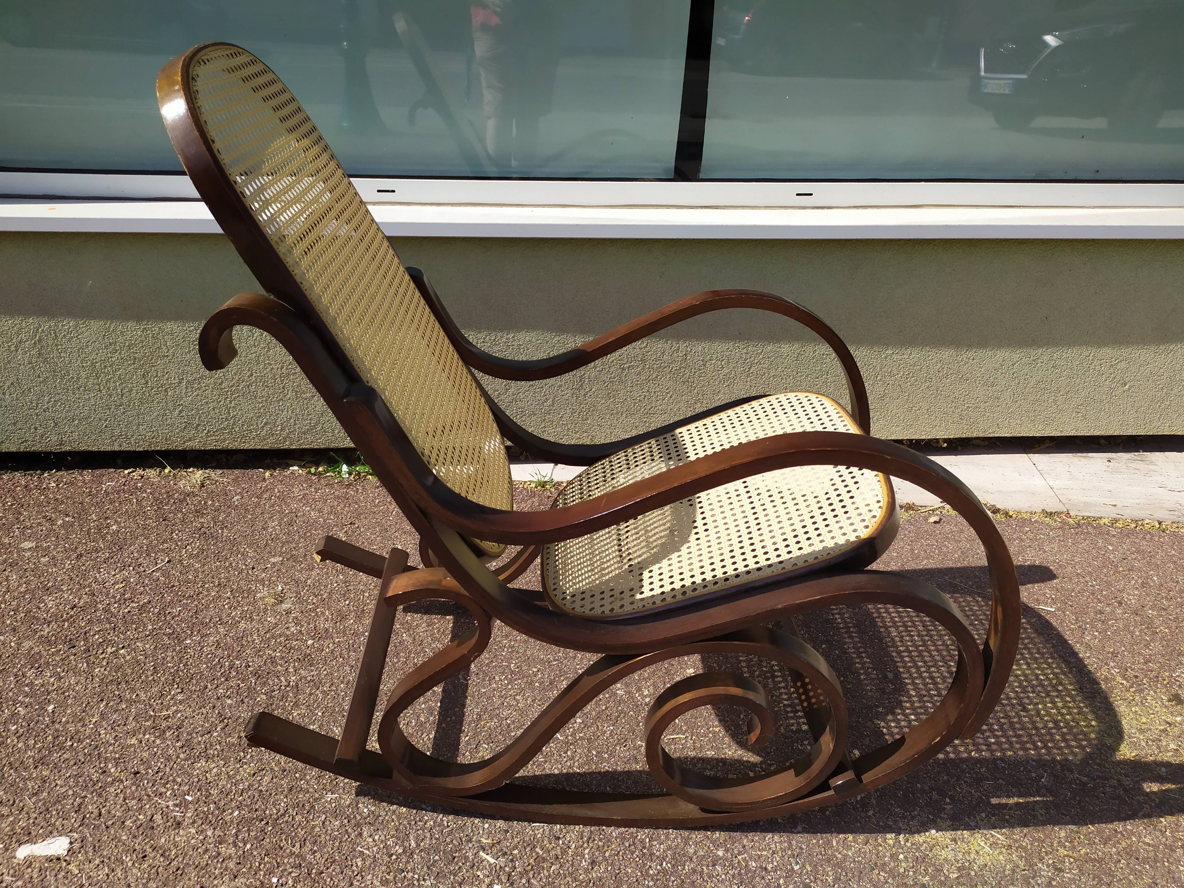 Rocking-chair wood cannage