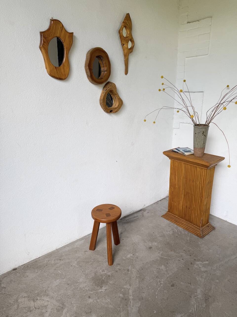 Tripod stool elm