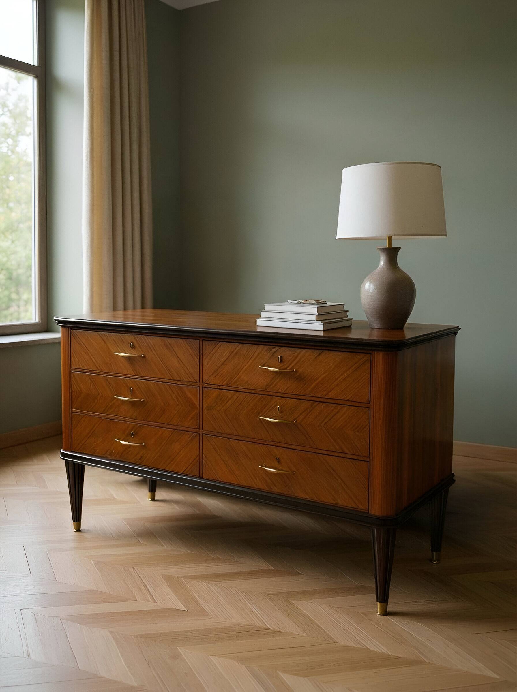 An Italian chest of drawers from the mid-20th century.