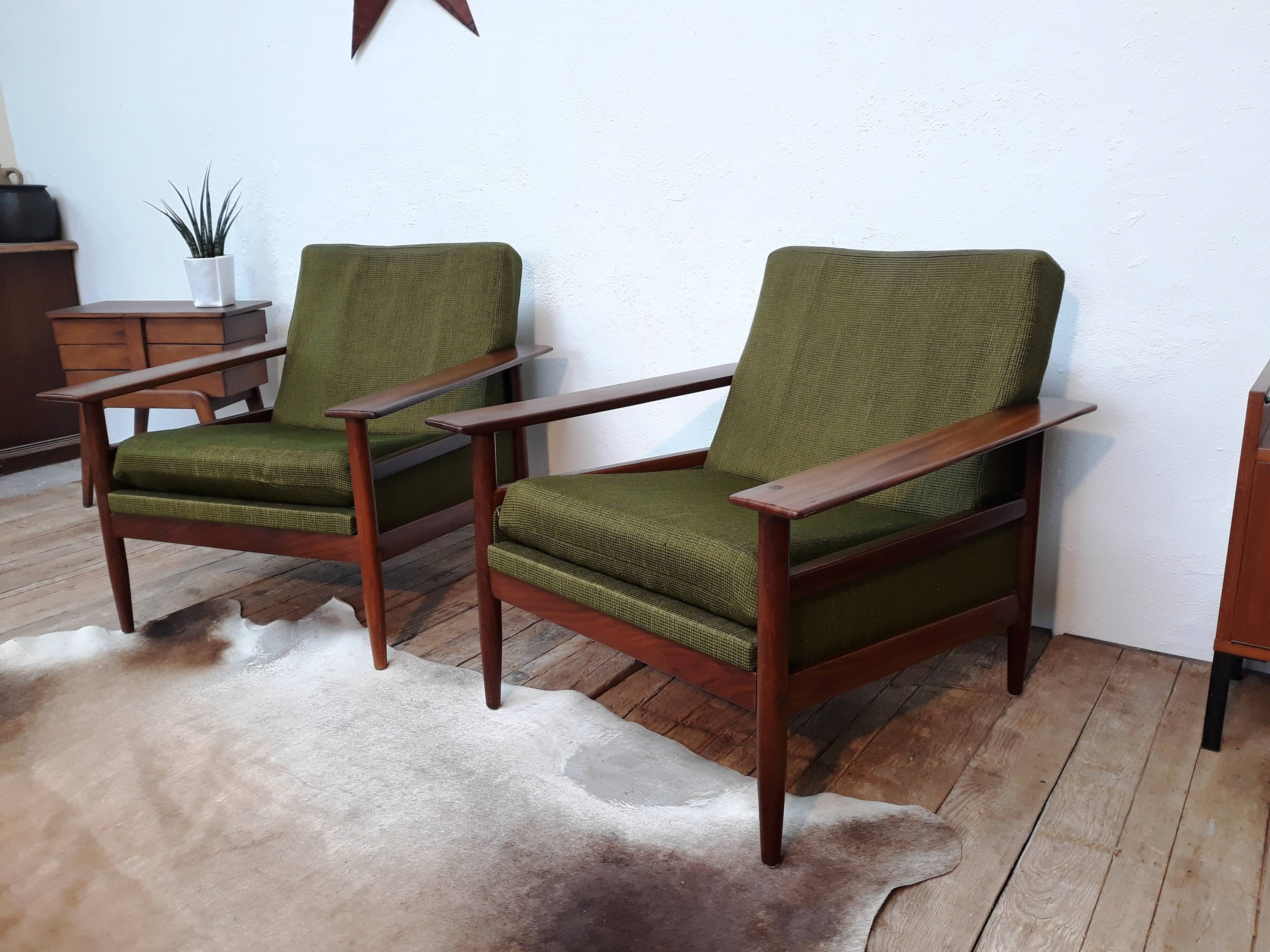 Pair of scandinavian chairs