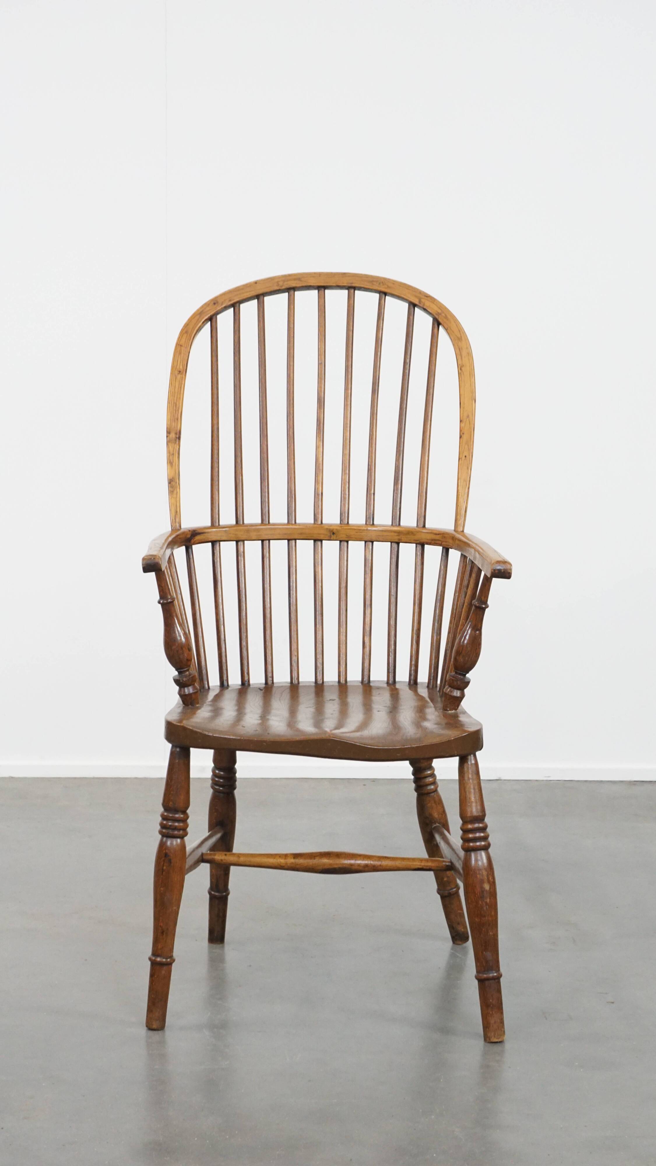 Antique English Windsor Chair from the 19th Century Made of Elm