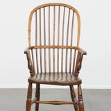 Antique English Windsor Chair from the 19th Century Made of Elm