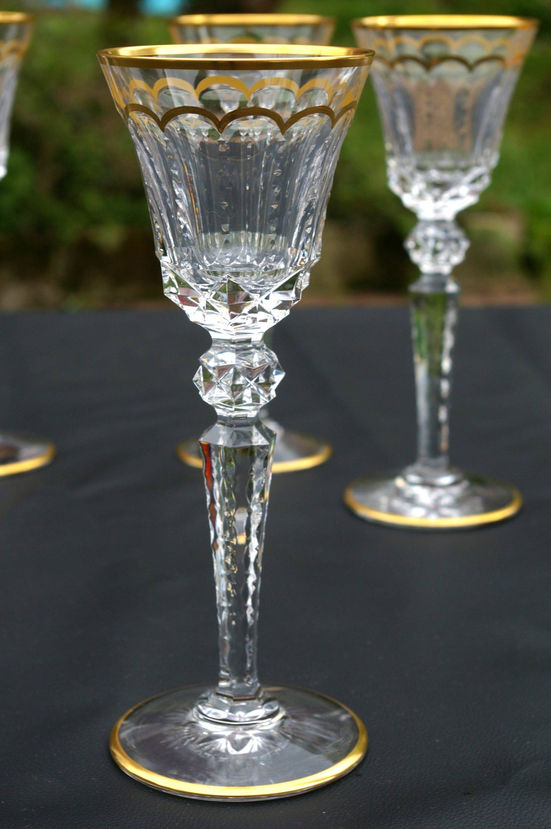 ST LOUIS Excellence - 4 large gold cut crystal wine glasses - H 22.4