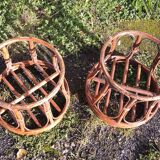 2 anciens tabourets & table basse en rotin