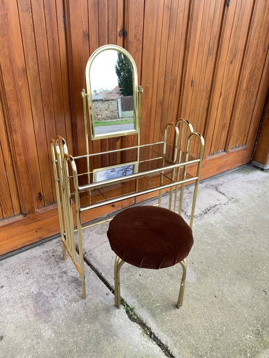 Hairdresser and vintage stool in gilded brass and mirror — brown seat, straw yellow accents.