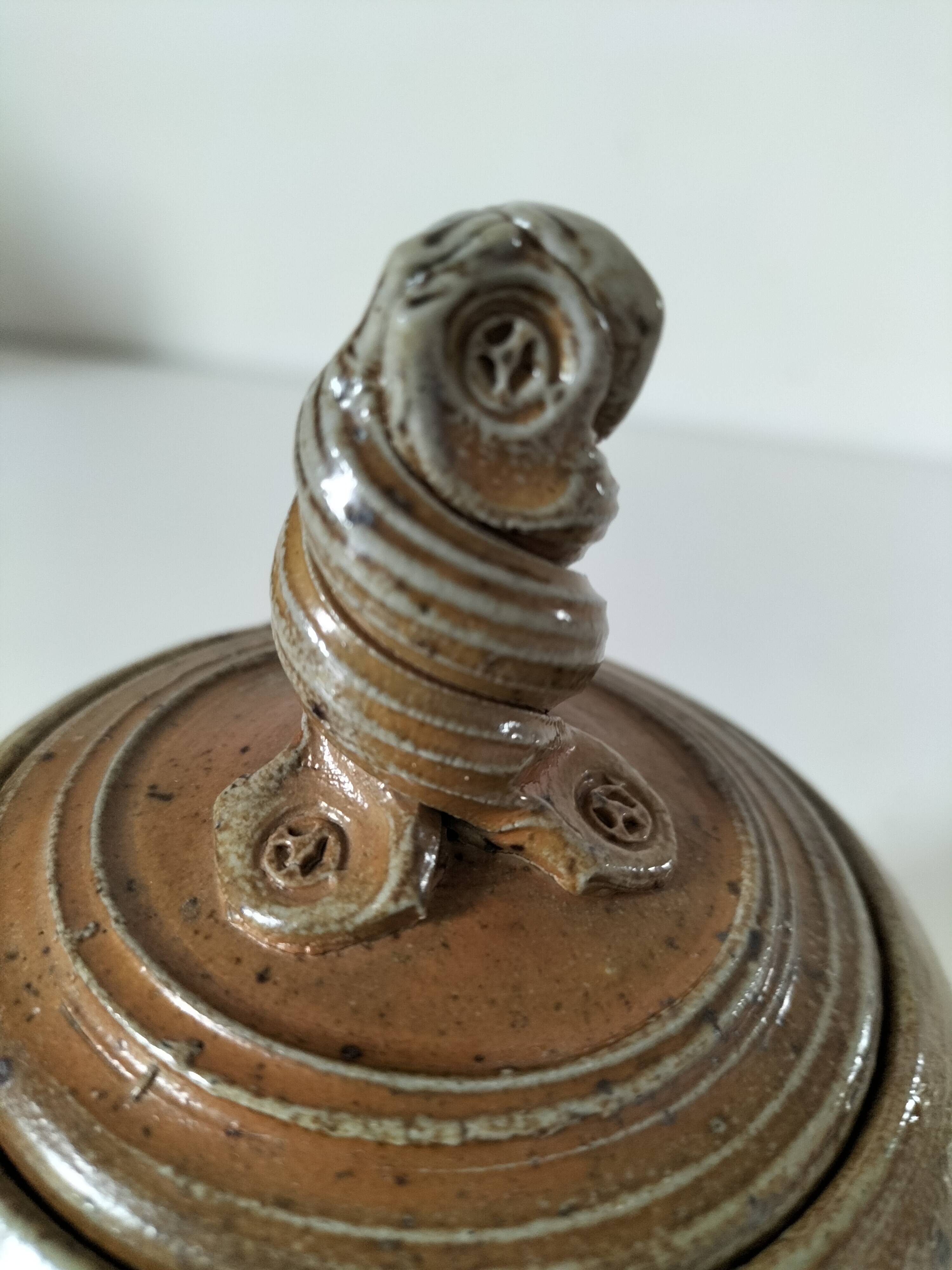 Covered pot in artisanal stoneware with an owl – signed Plume