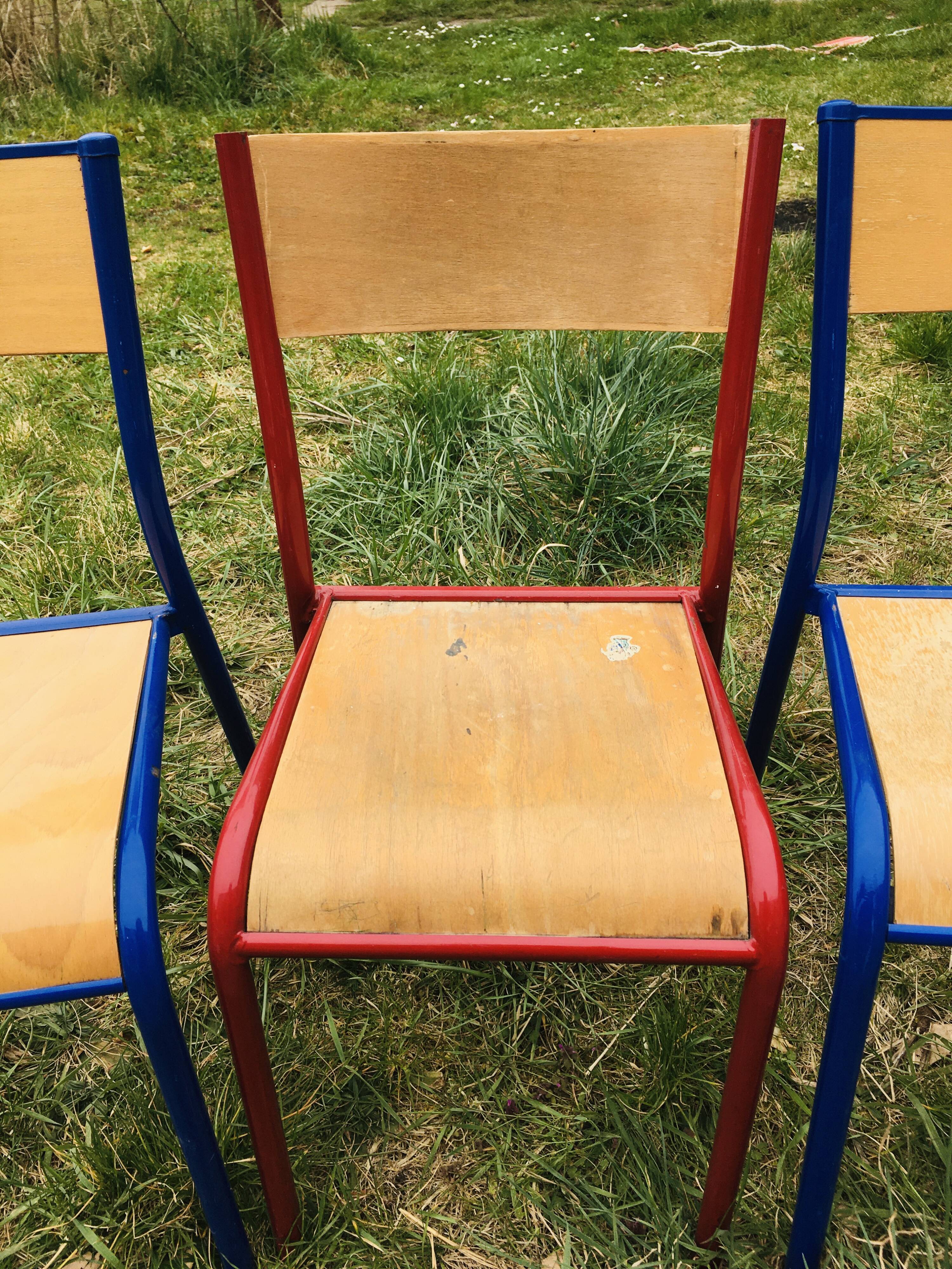 Set of 5 school chairs years '70 in red and blue
