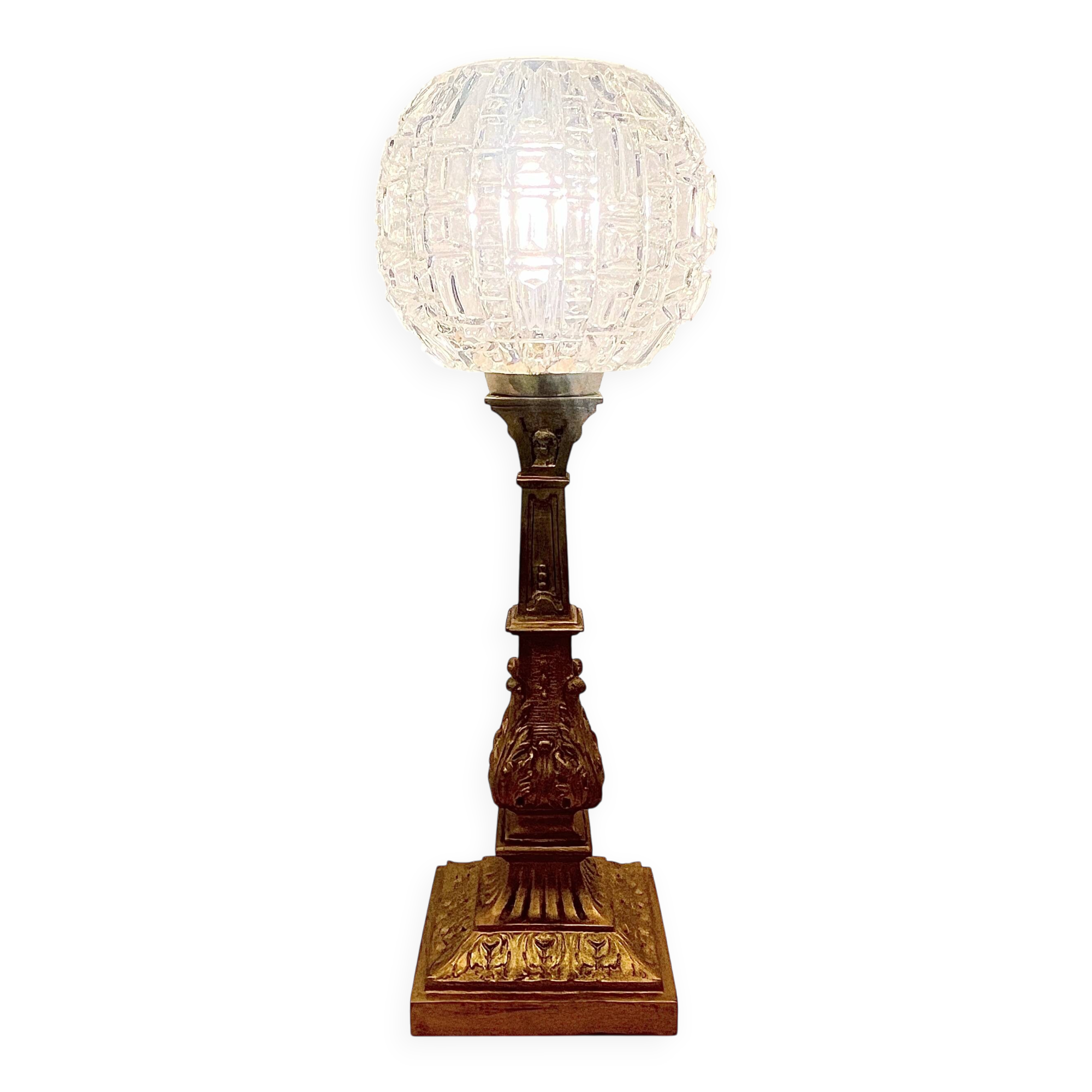 lampe chandelier en bronze doré XIXe avec globe en verre pointe de diamant