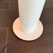 Lampadaire design Cadmo par Artemide – design Karim Rashid