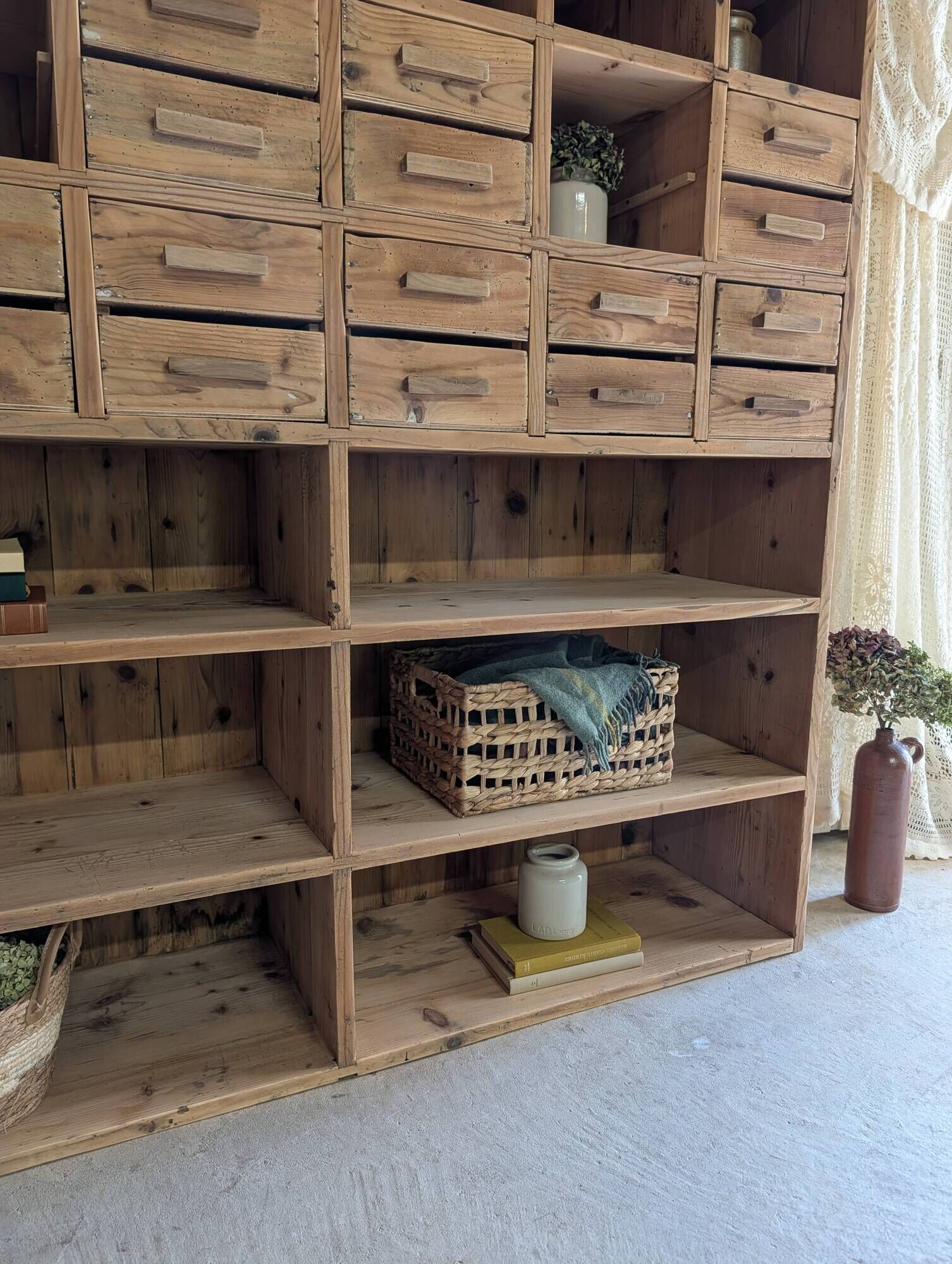 Ancien meuble d'atelier