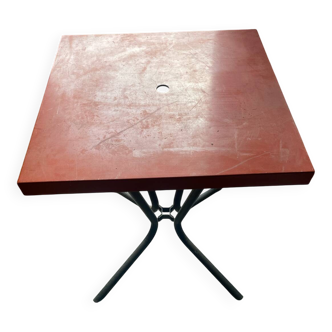Tolix table