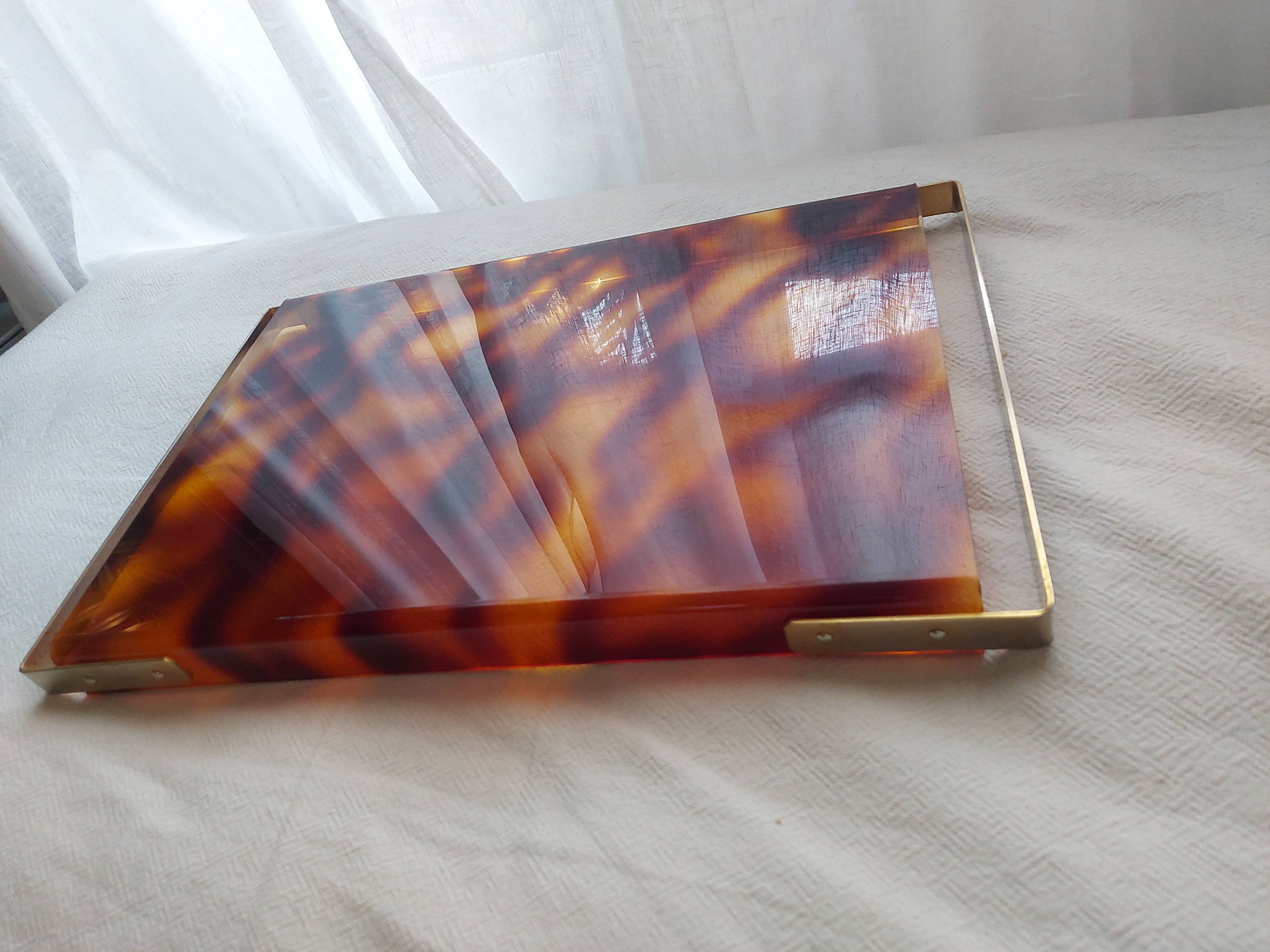 Large tortoiseshell effect serving tray