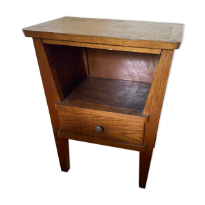 table de chevet estampillé XXe siècle