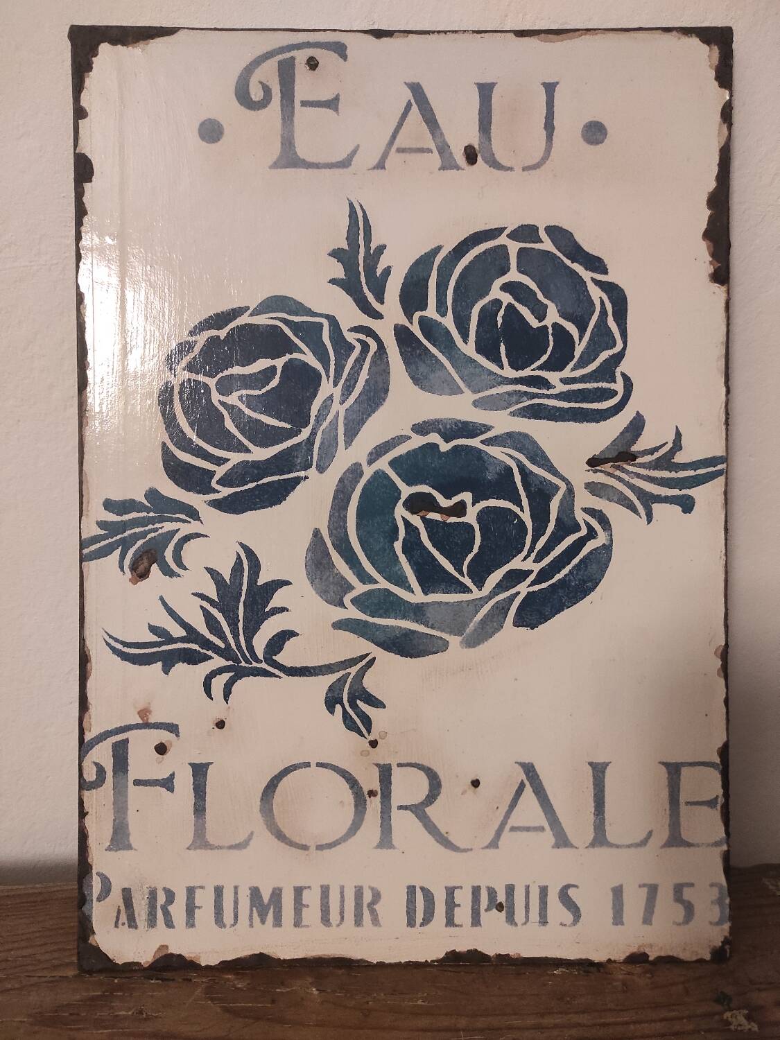 Enameled plaque-style wall decoration