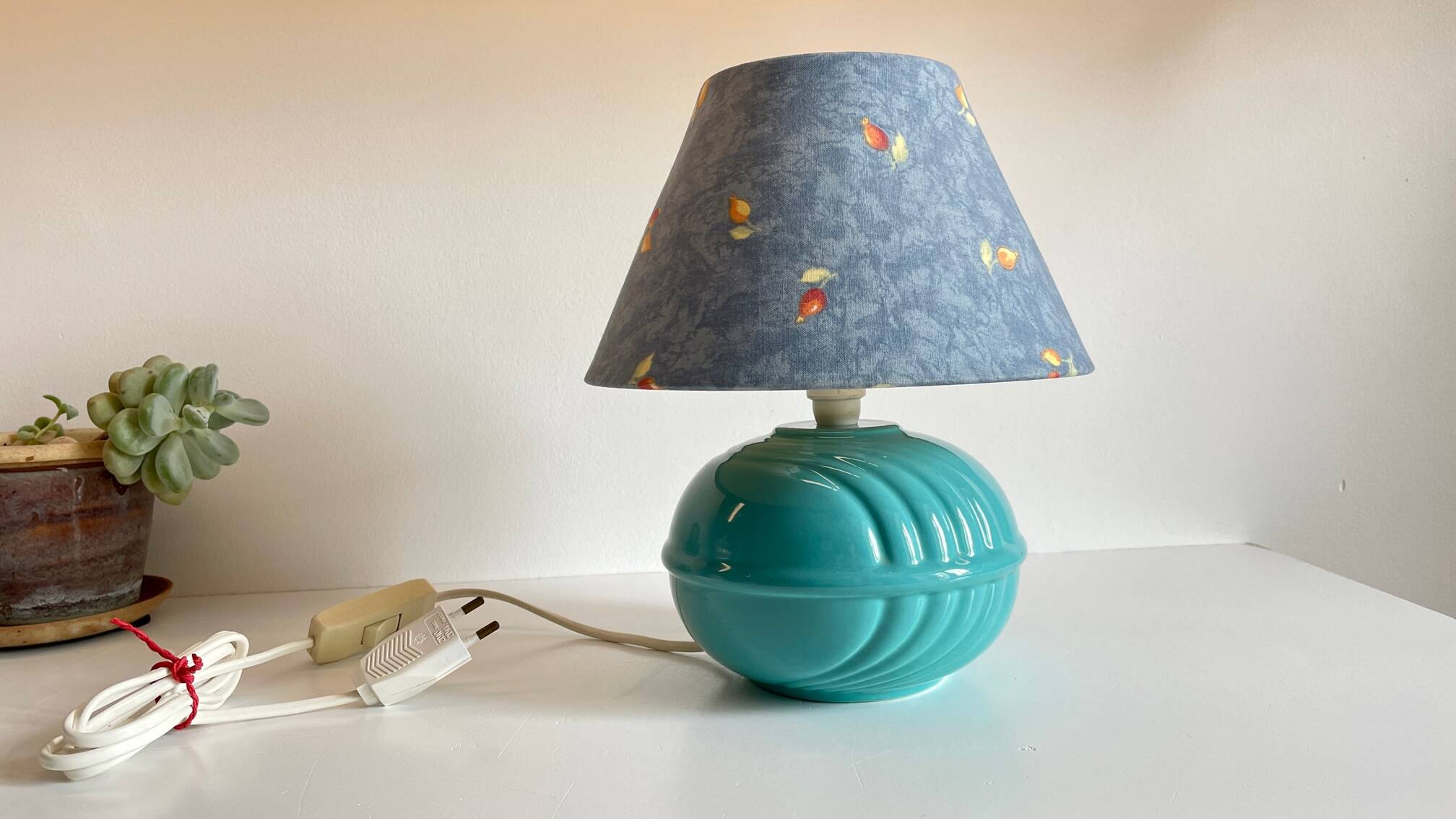 Lampe boule en céramique bleue vintage