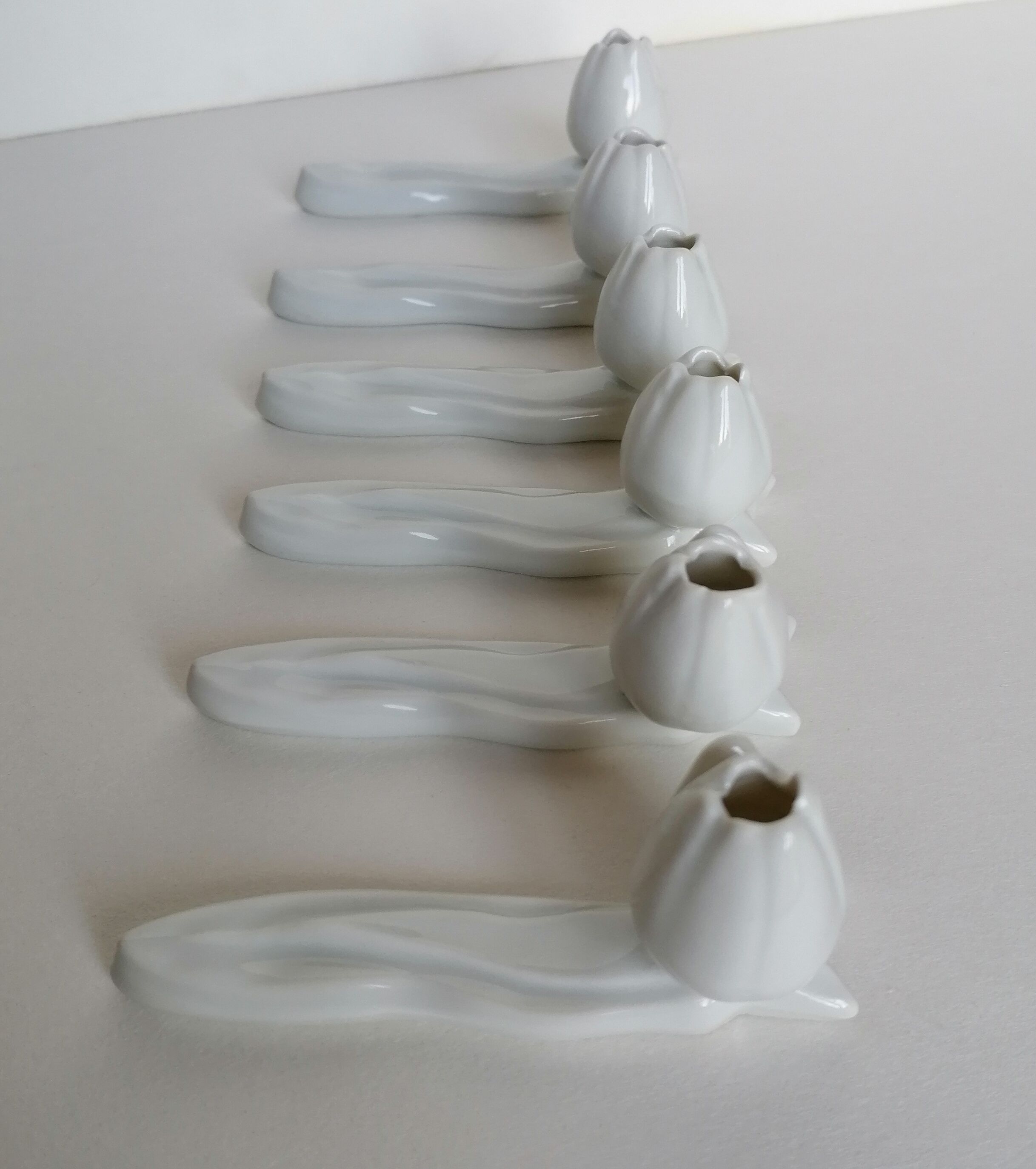 6 white porcelain knife holders