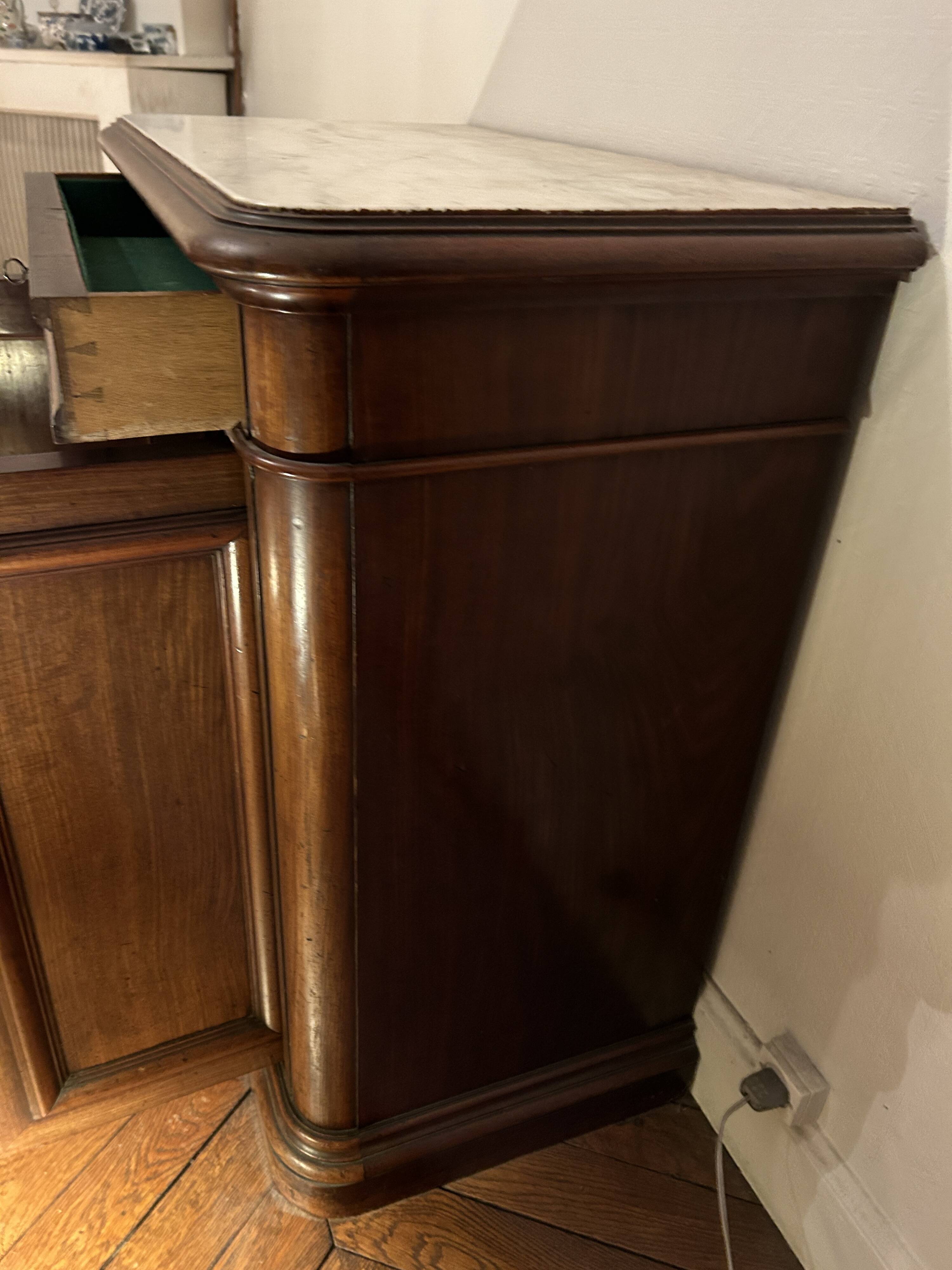 Antique wood-panelled sideboard with white marble top – Circa 1880